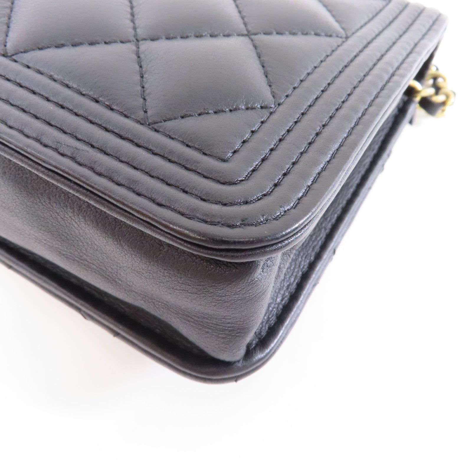 CHANEL 菱格羊皮皮革Boy Wallet On Chain金扣鏈帶肩背袋黑色