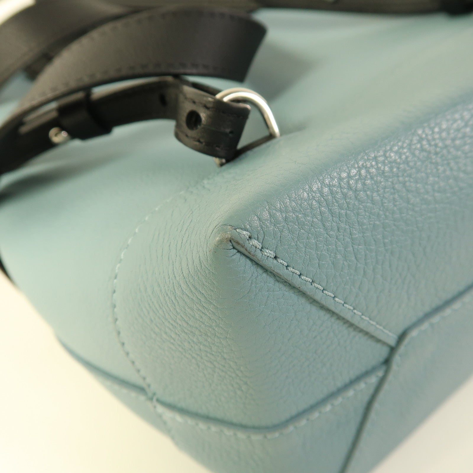 LOUIS VUITTON 牛皮皮革Lockme Backpack銀扣背包