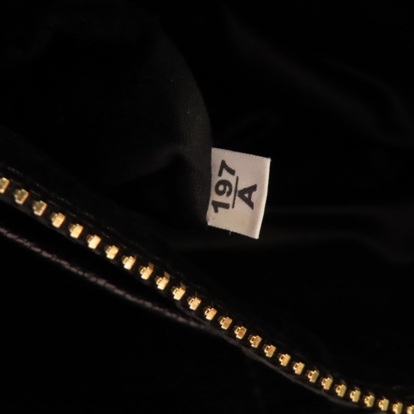 Miu Miu 皮革2 Way Bag金扣手挽肩背兩用袋