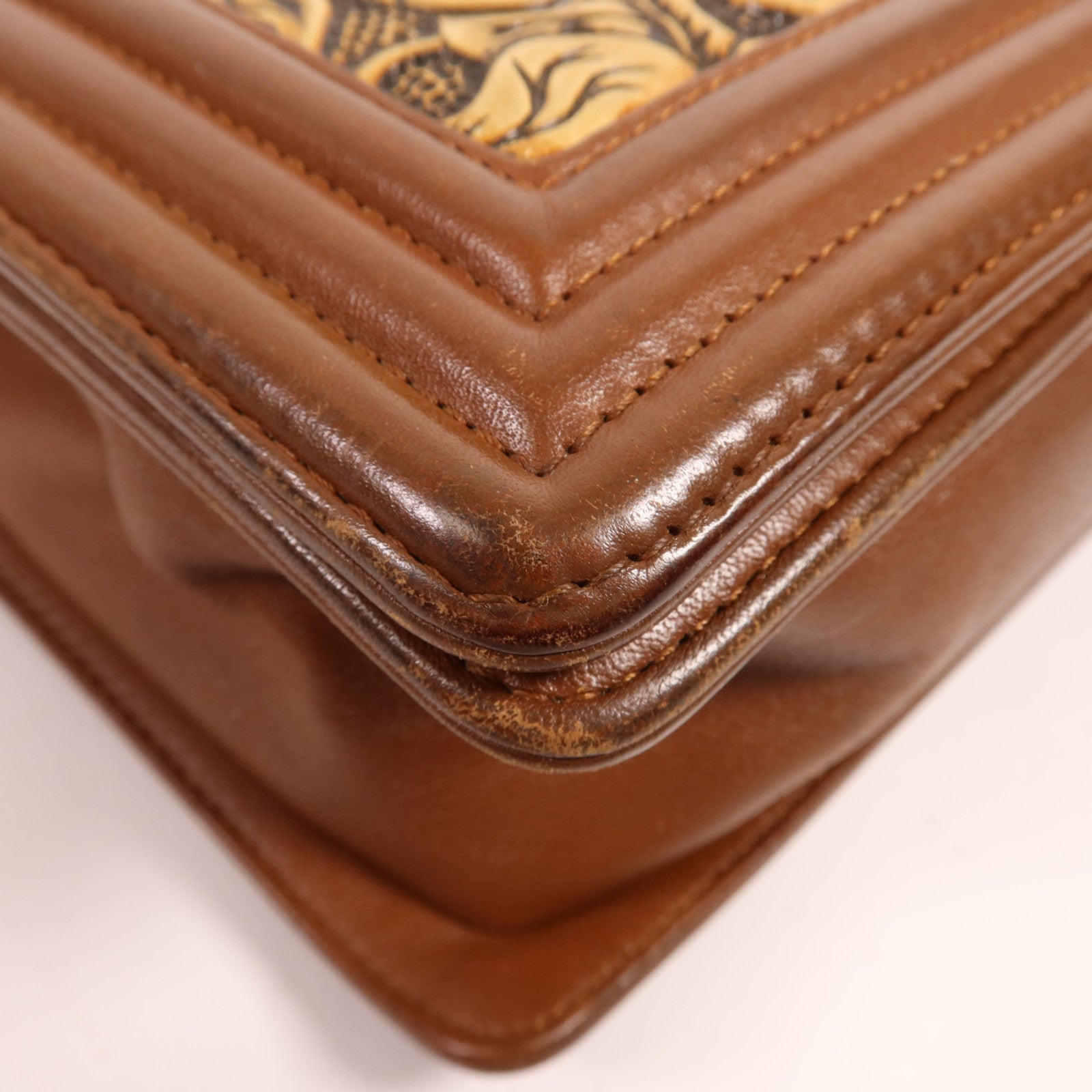 CHANEL 牛皮皮革Seasonal Boy Chanel Large銀扣肩背袋