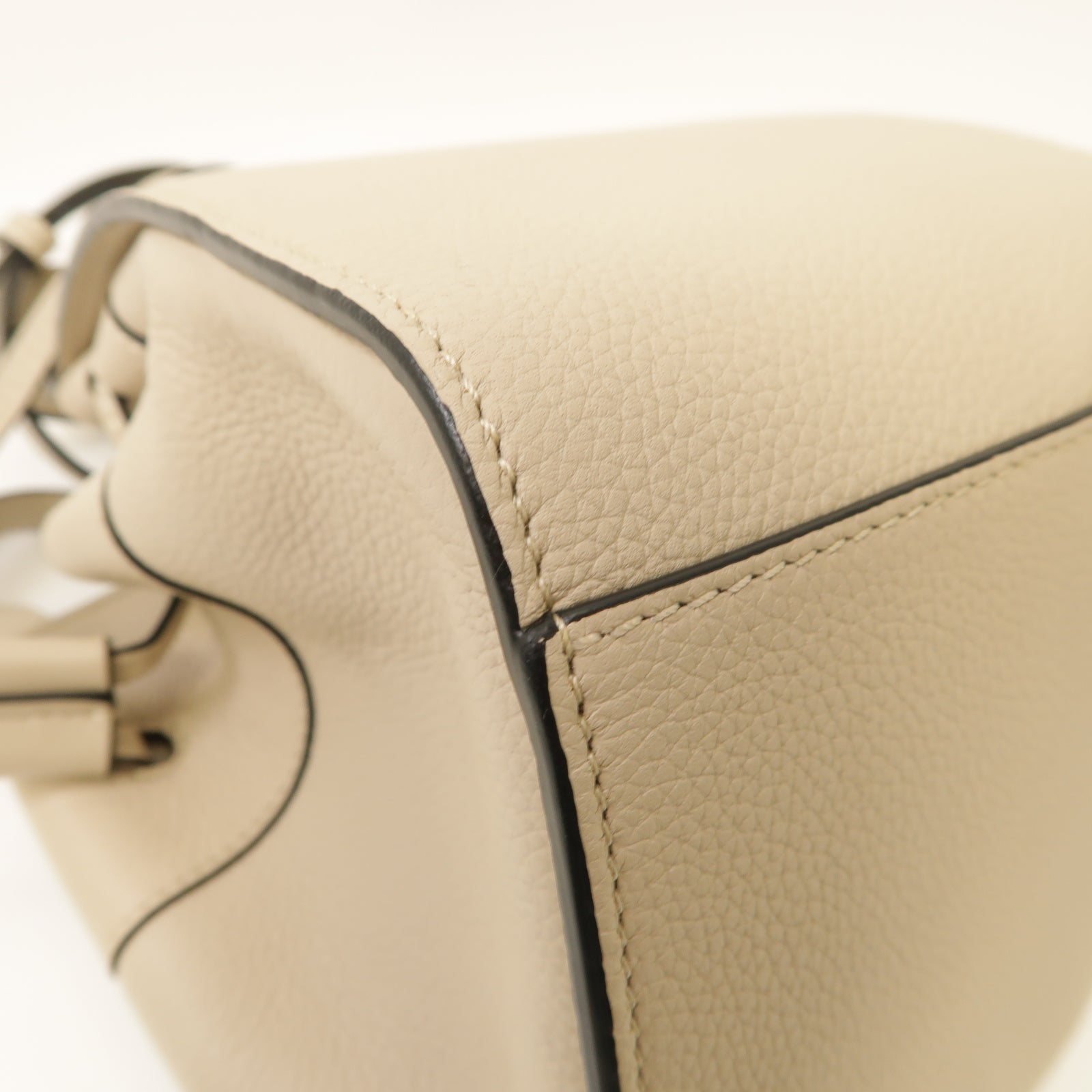 LOEWE 牛皮皮革Mini Hammock Drawstring銀扣手挽肩背兩用袋米色