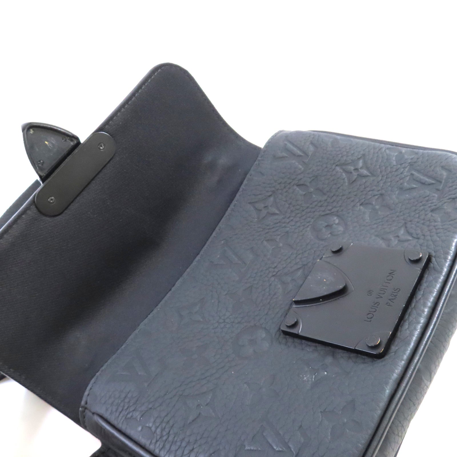 LOUIS VUITTON Monogram Taurillon S Lock Sling Bag肩背袋黑色