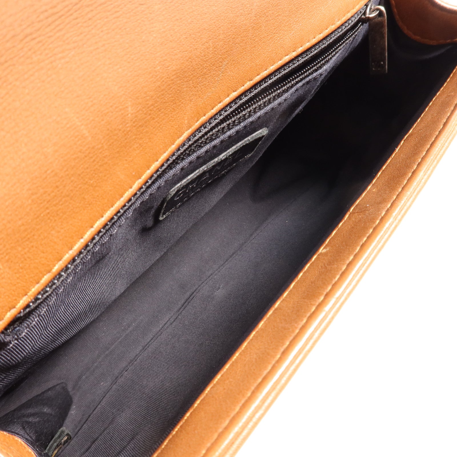 CHANEL 牛皮皮革Seasonal Boy Chanel Large銀扣肩背袋