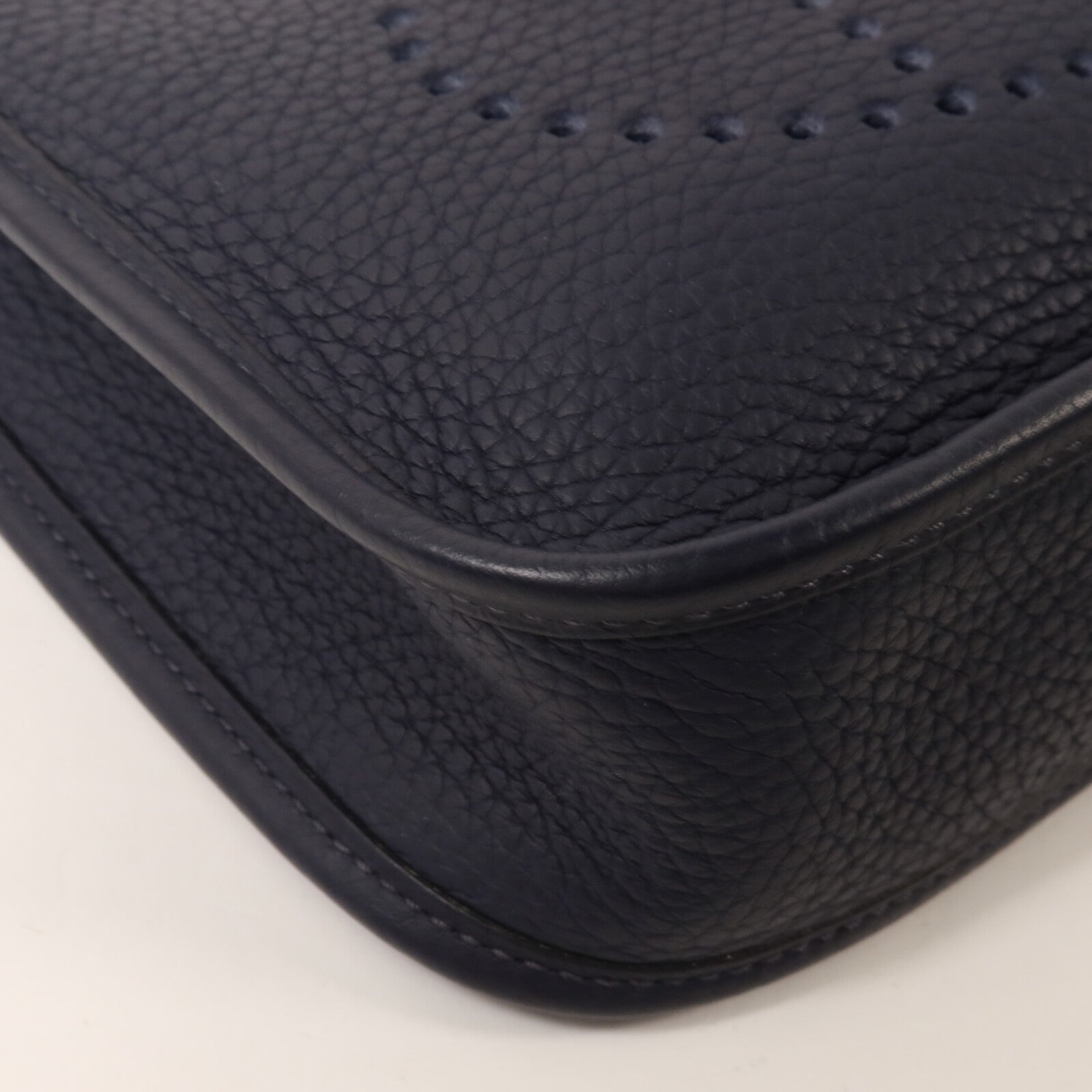 HERMES Clemence皮革Evelyne TPM肩背袋Bleu Nuit