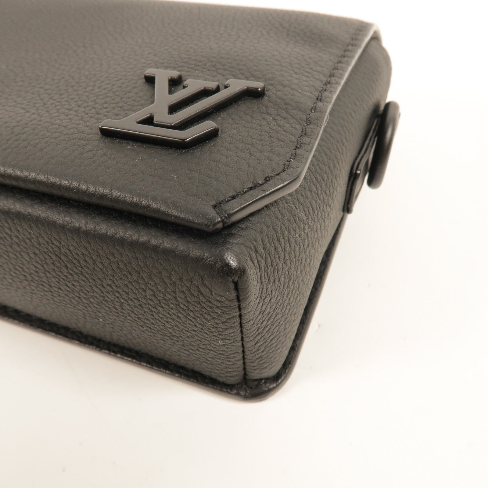 LOUIS VUITTON Aerogram Takeoff Messenger PM肩背袋