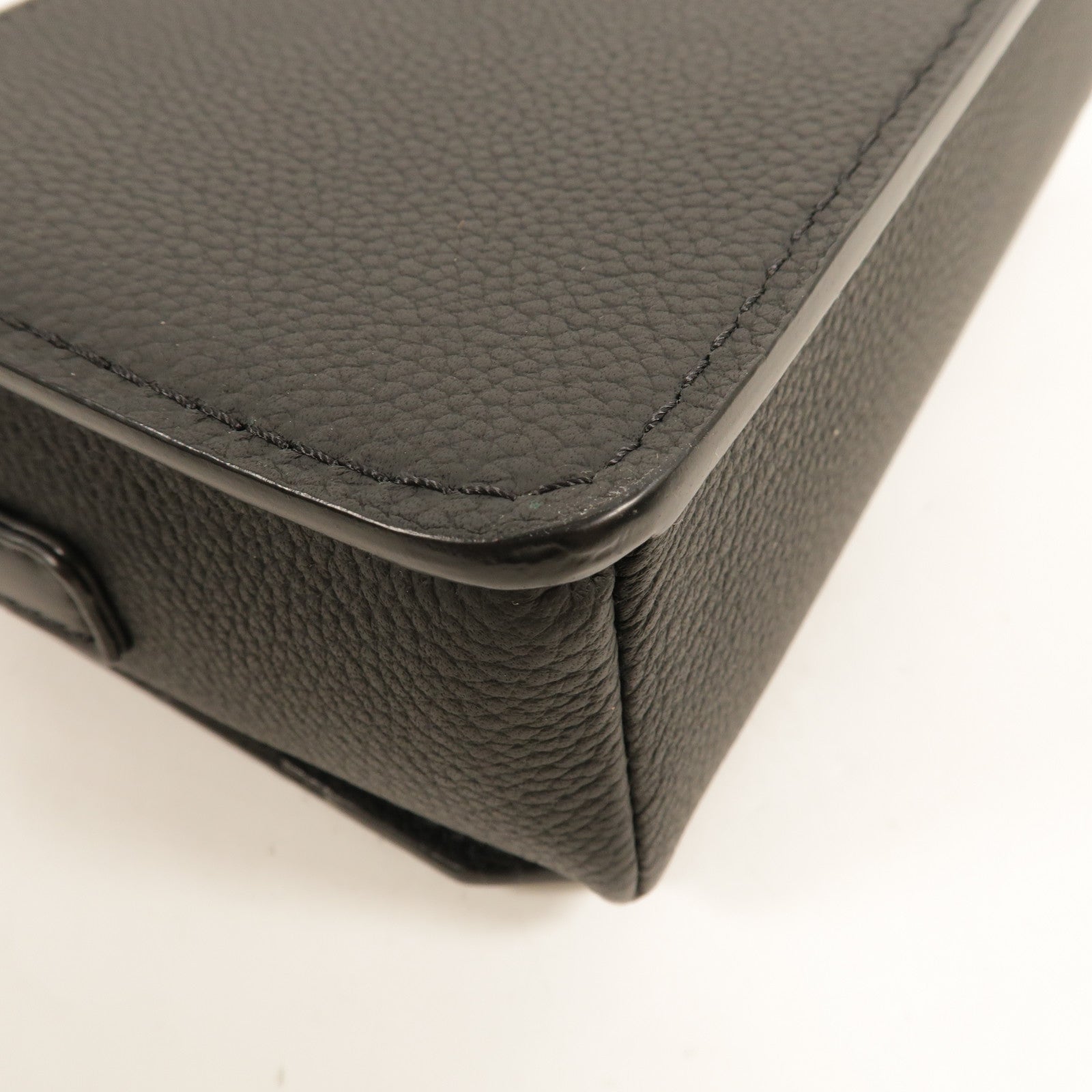 LOUIS VUITTON Aerogram Takeoff Messenger PM肩背袋