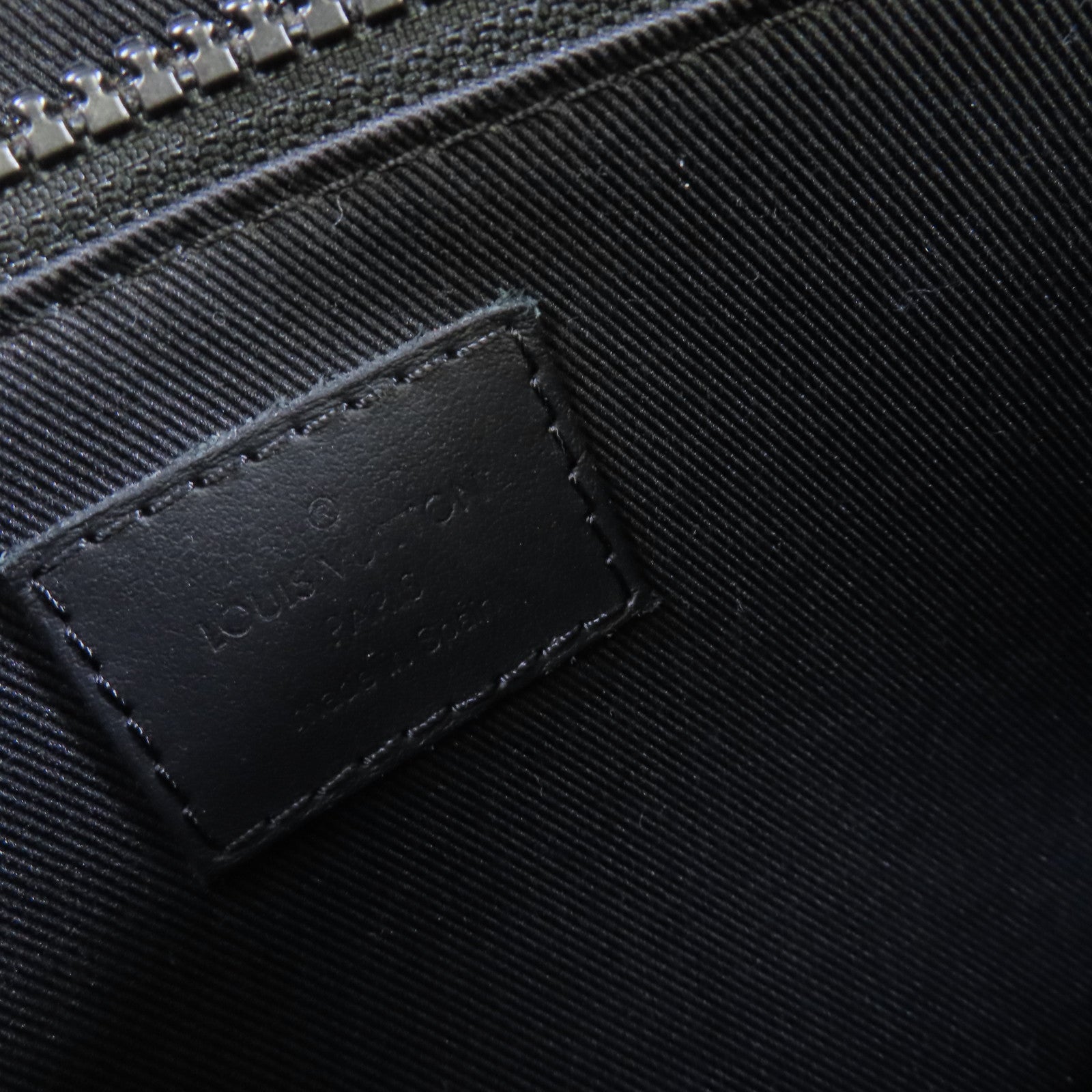 LOUIS VUITTON Monogram Taurillon S Lock Sling Bag肩背袋黑色