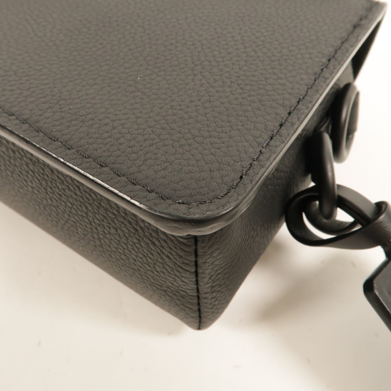 LOUIS VUITTON Aerogram Takeoff Messenger PM肩背袋