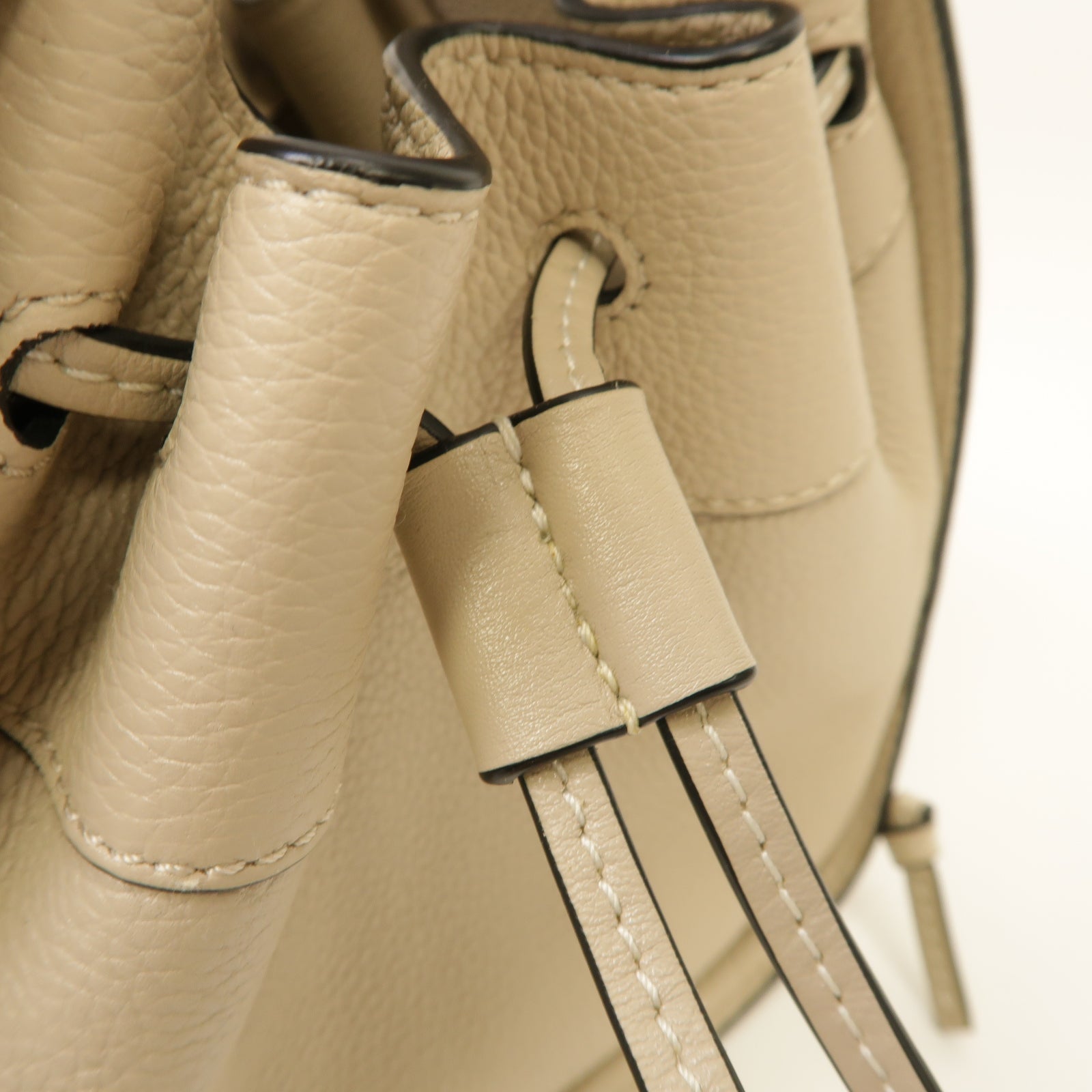 LOEWE 牛皮皮革Mini Hammock Drawstring銀扣手挽肩背兩用袋米色