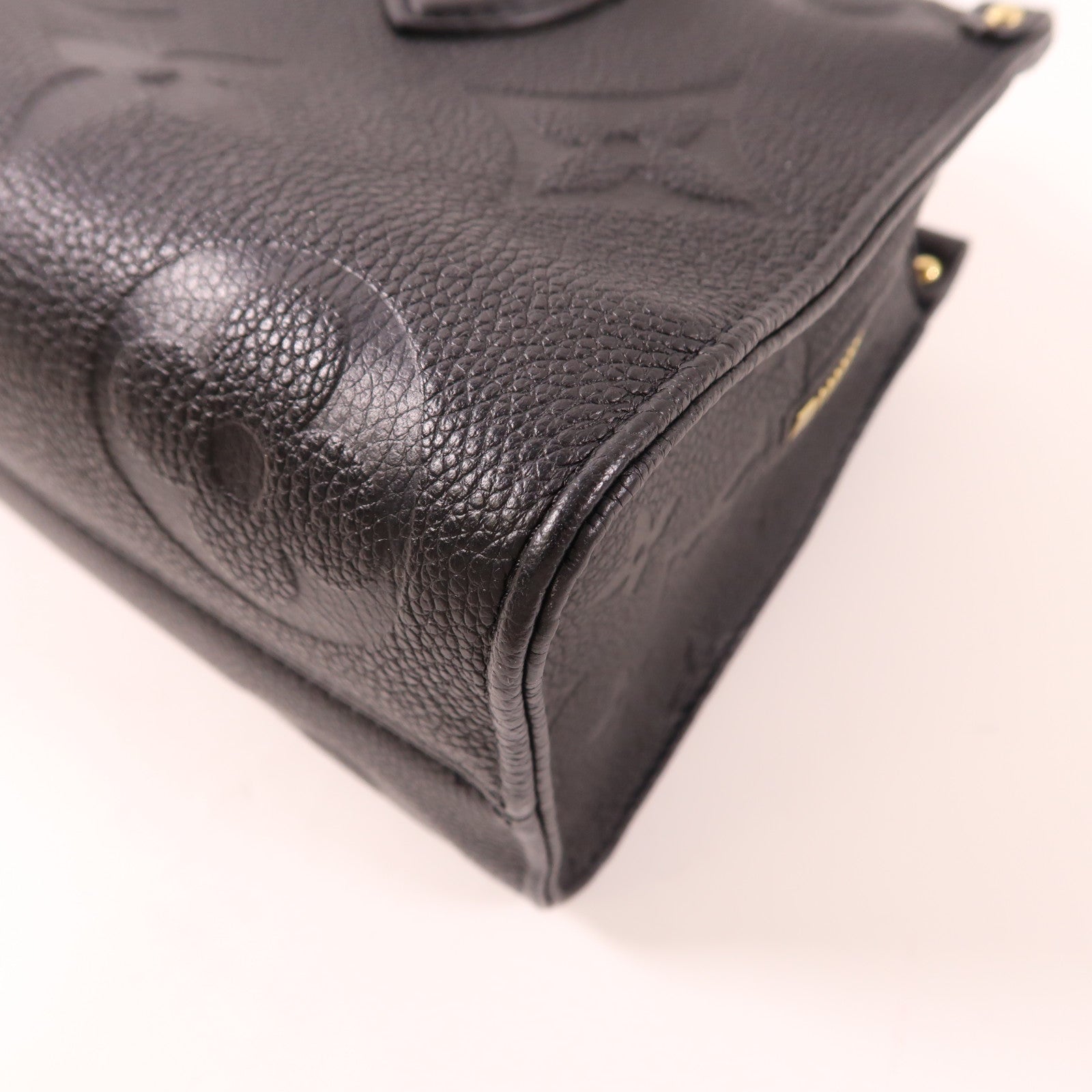 LOUIS VUITTON Monogram Empreinte OnTheGo East West金扣手挽肩背兩用袋黑色