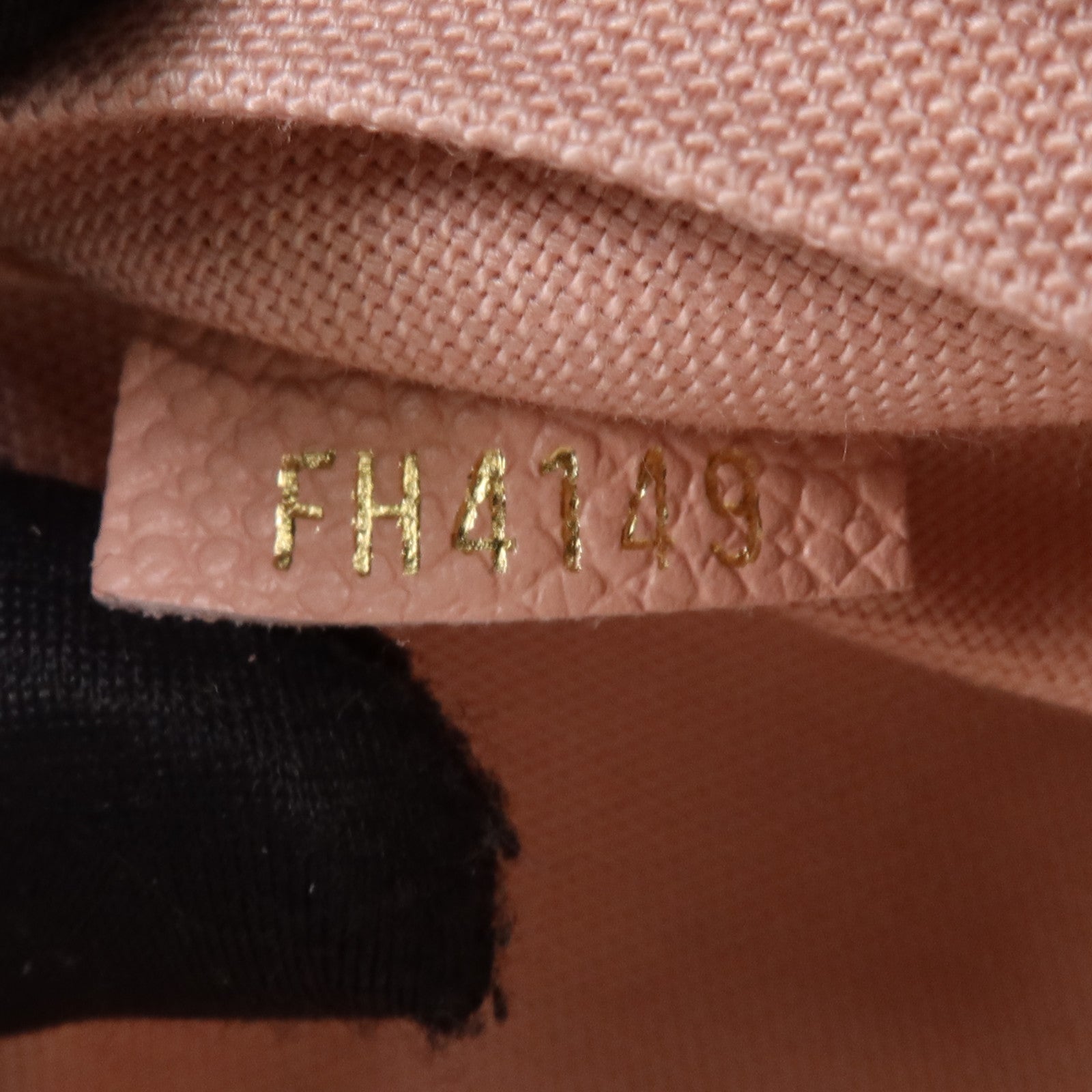 LOUIS VUITTON Epi Pochette Felissie銀扣鏈帶肩背袋