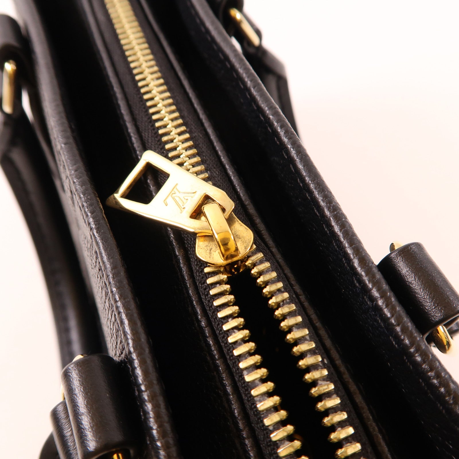 LOUIS VUITTON Monogram Empreinte OnTheGo East West金扣手挽肩背兩用袋黑色