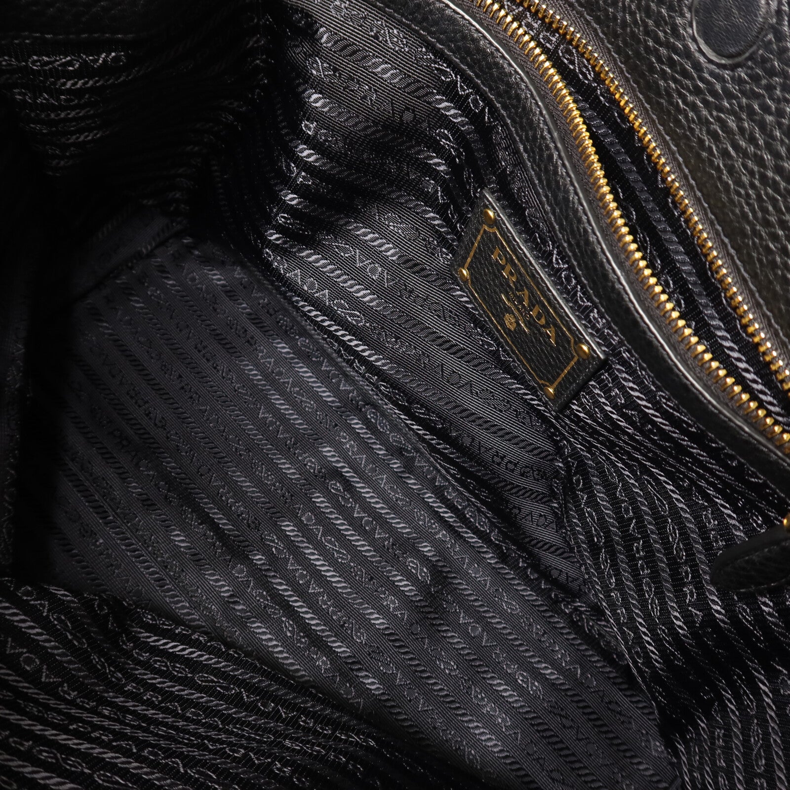 PRADA 牛皮皮革Shoulder Tote金扣肩背袋