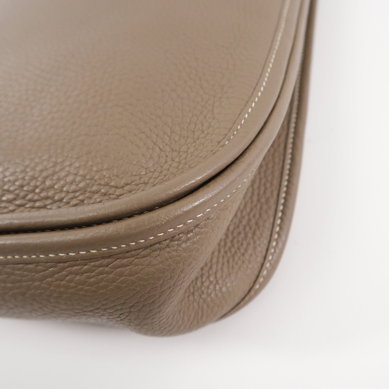 HERMES Clemence皮革Evelyne GM肩背袋Etoupe