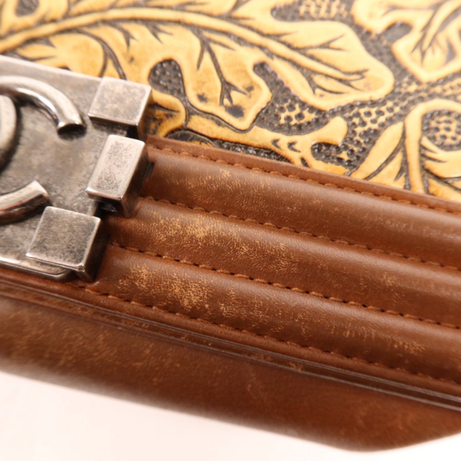 CHANEL 牛皮皮革Seasonal Boy Chanel Large銀扣肩背袋