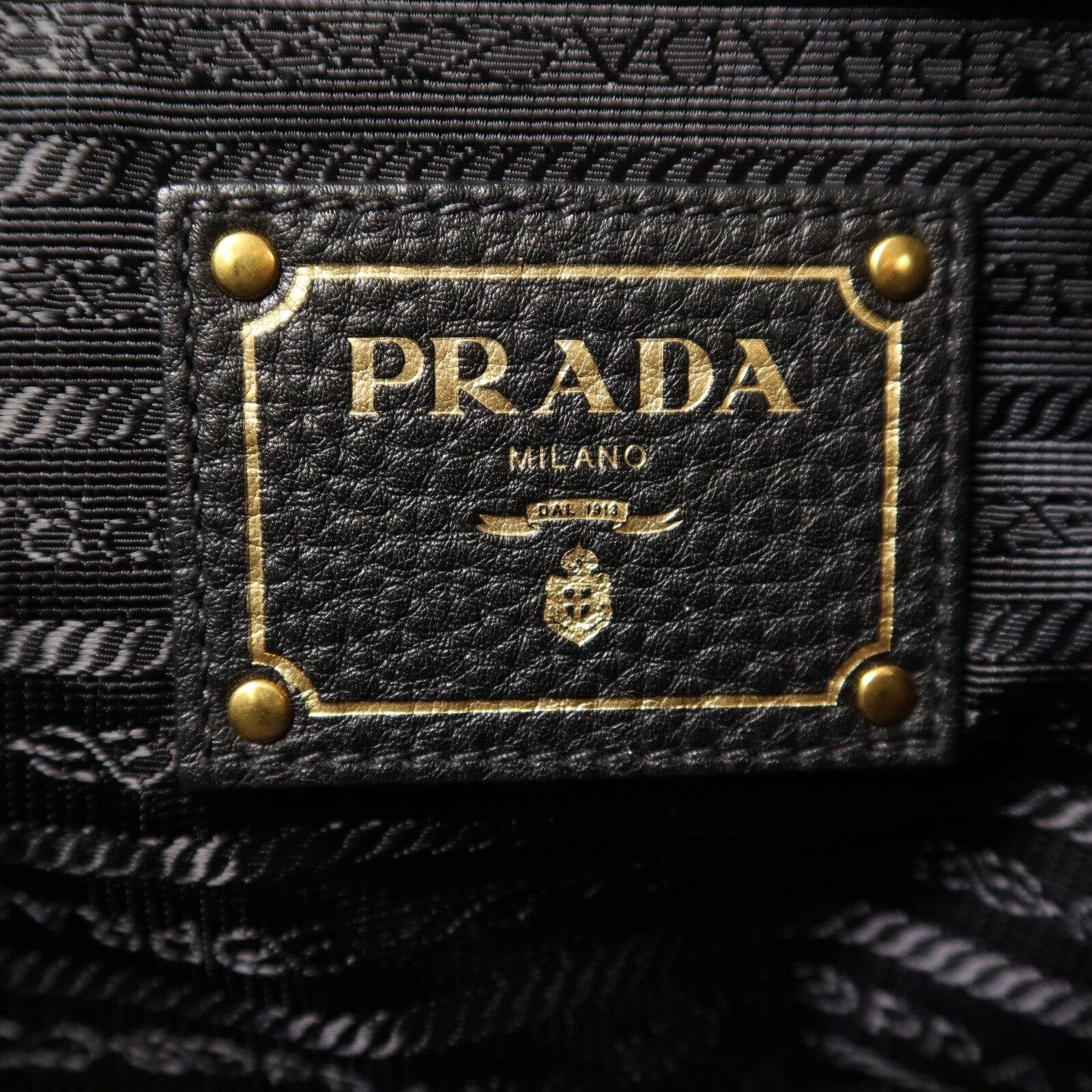 PRADA 牛皮皮革Shoulder Tote金扣肩背袋