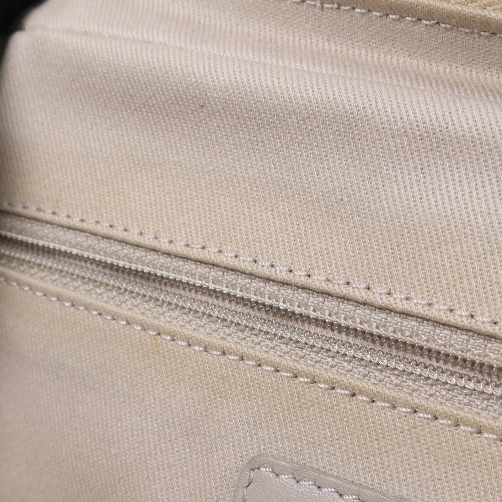 CHANEL 牛皮皮革Easy Jumbo Flap Bag銀扣鏈帶肩背袋