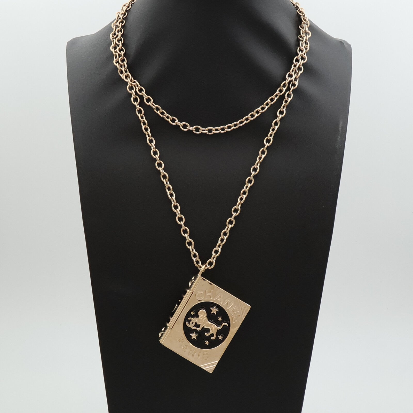 CHANEL 金屬/琺瑯Lion Book Locket項鍊