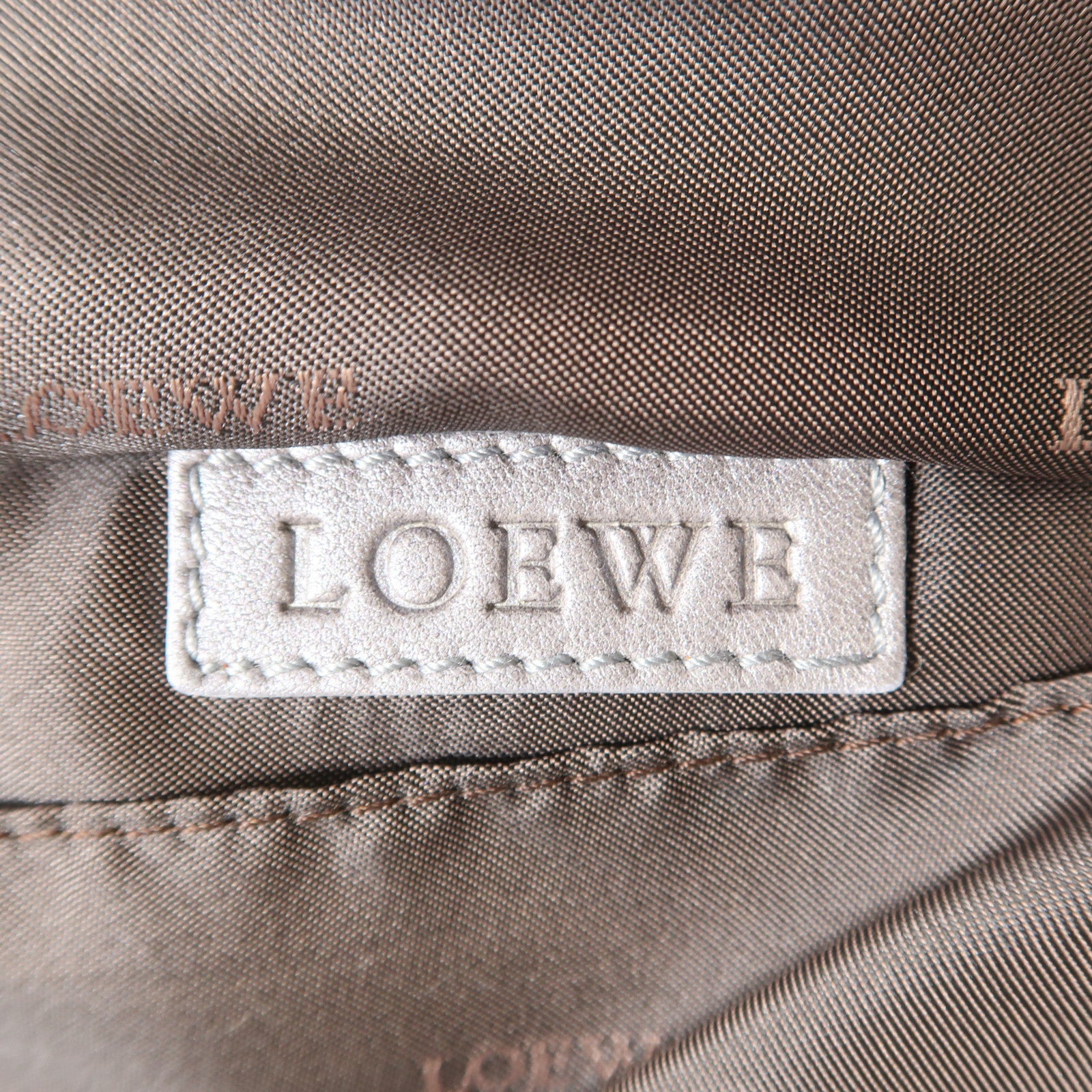 LOEWE 羊皮皮革Mistral銀扣手挽袋