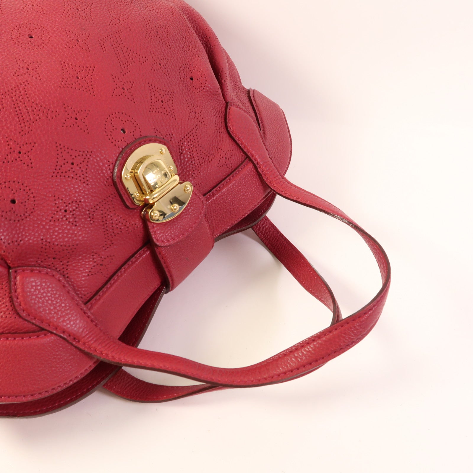 LOUIS VUITTON Mahina Cirrus PM金扣手挽袋