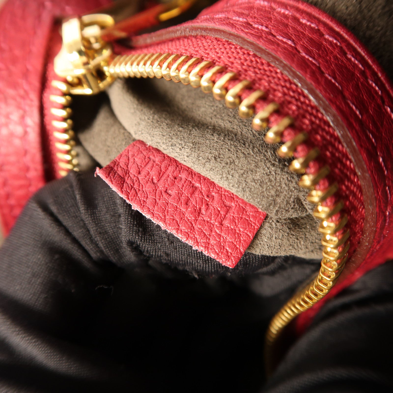 LOUIS VUITTON Mahina Cirrus PM金扣手挽袋