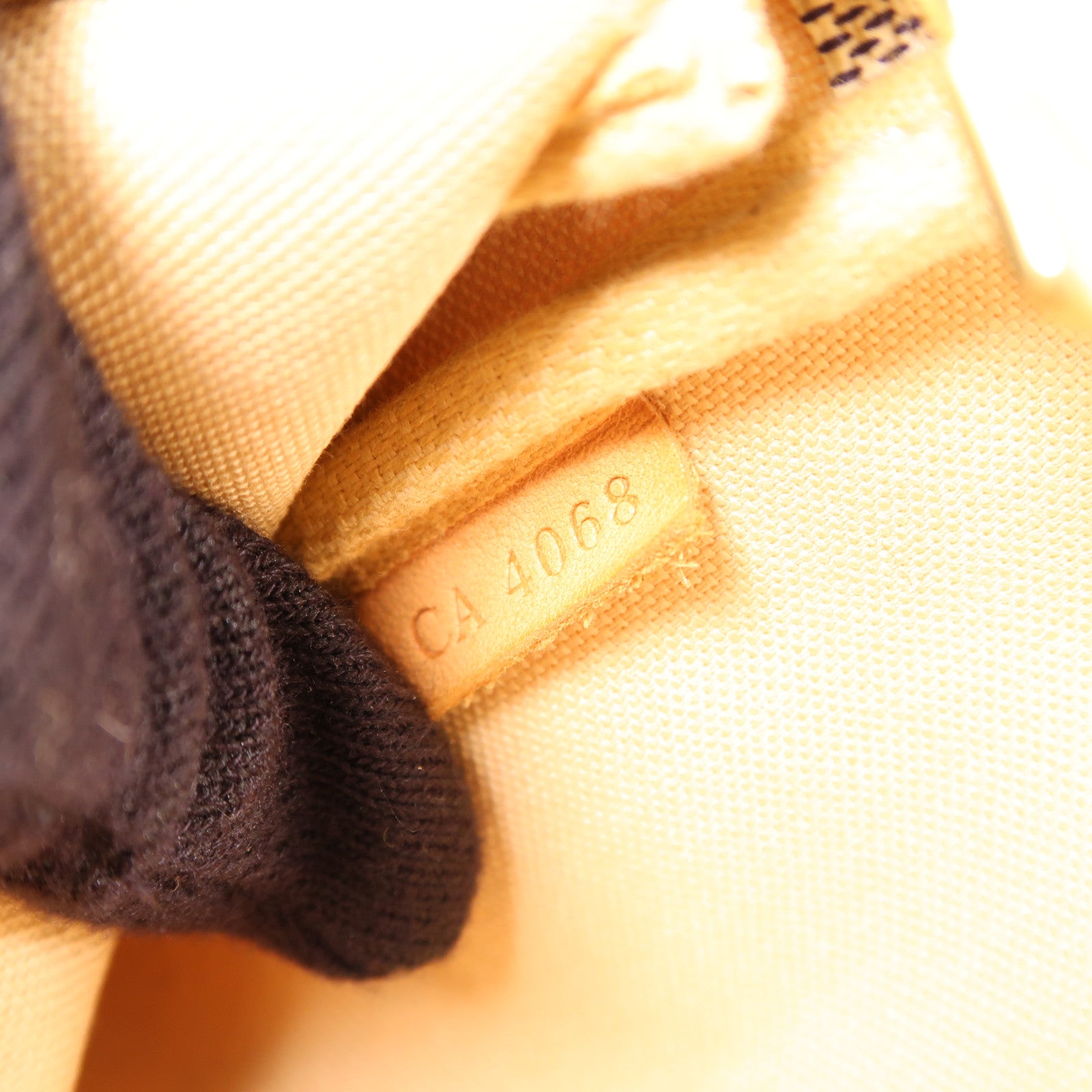 LOUIS VUITTON Damier Azur Pochette Accessoires Bag金扣肩背袋白色