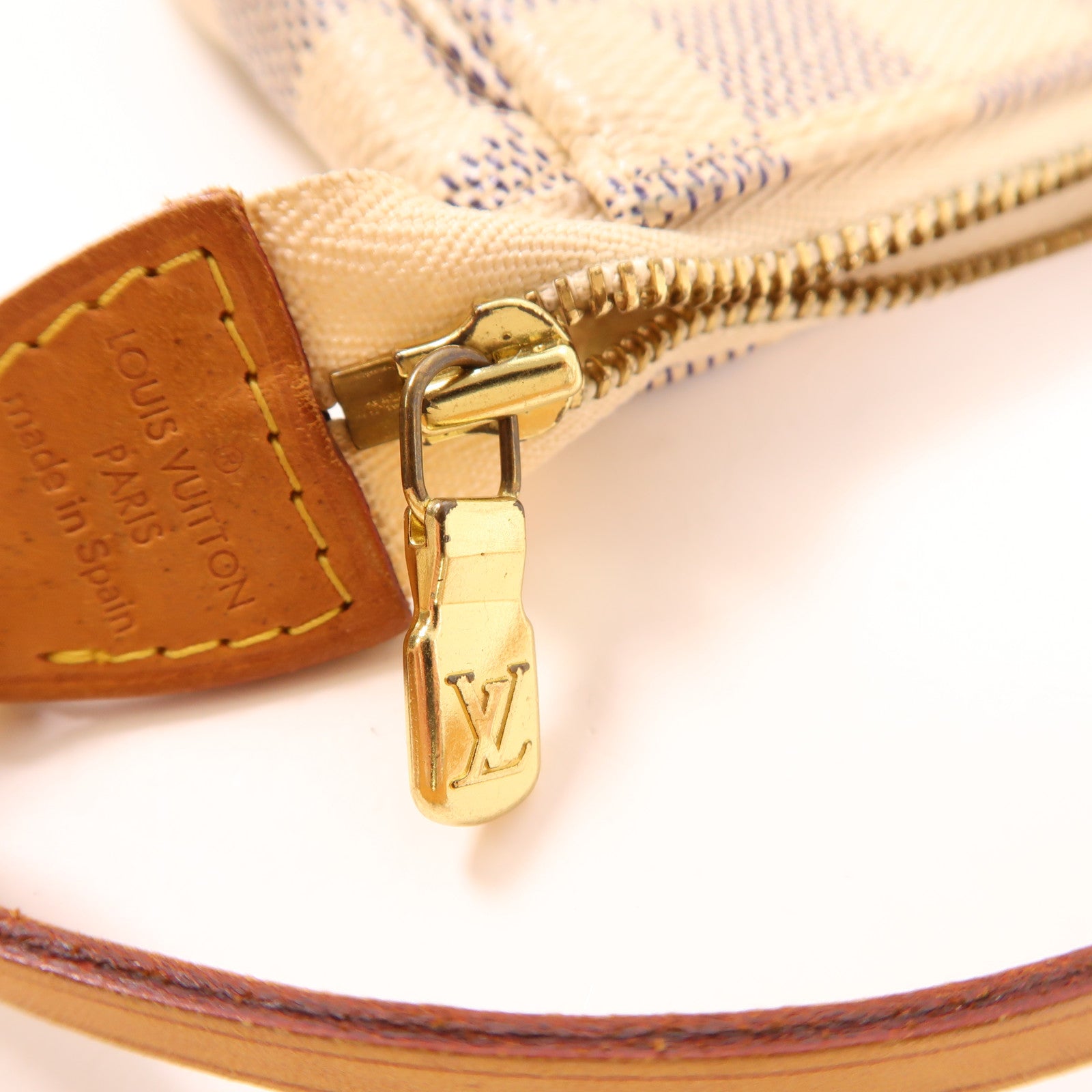 LOUIS VUITTON Damier Azur Pochette Accessoires Bag金扣肩背袋白色