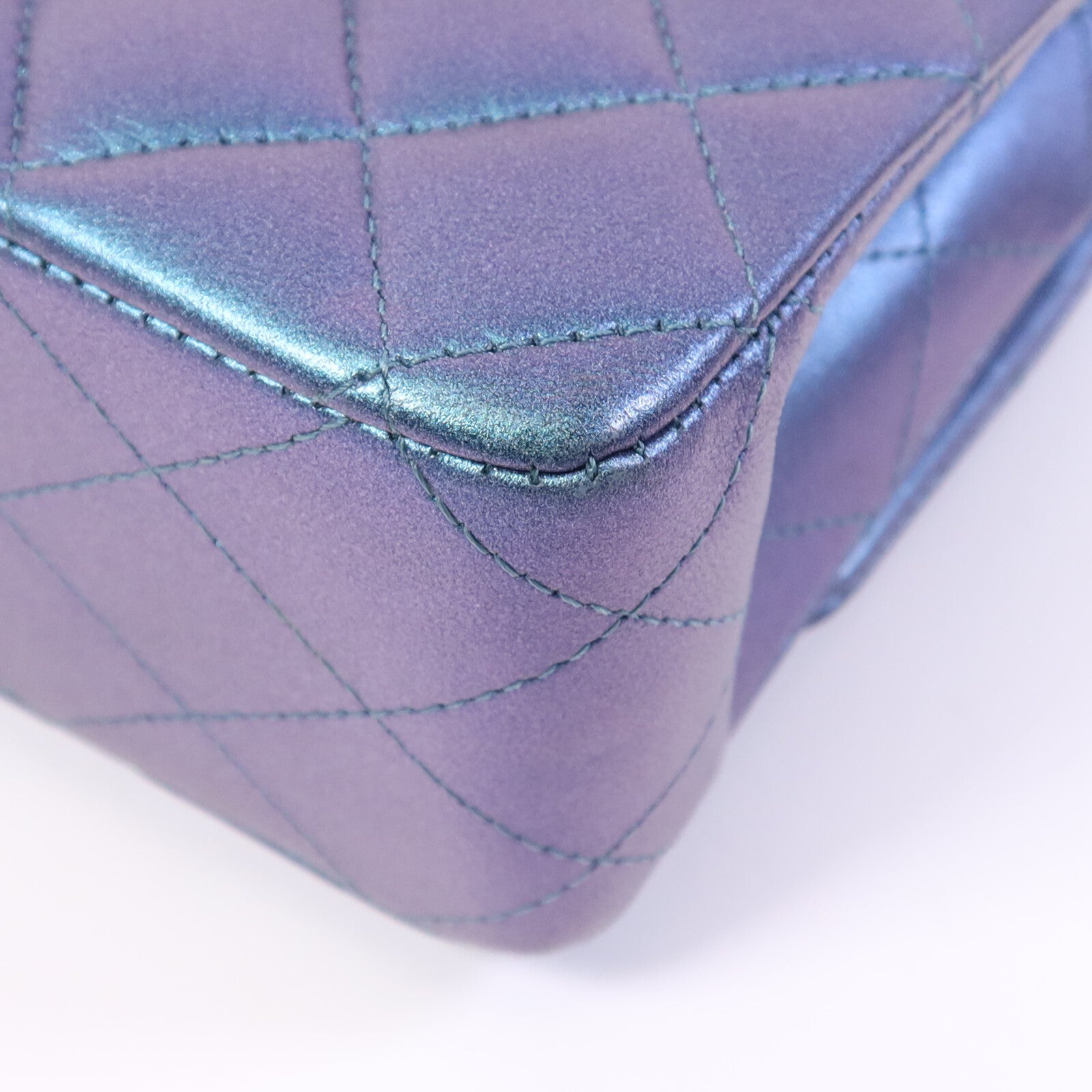 CHANEL 羊皮皮革Classic Flap Iridescent銀扣鏈帶肩背袋