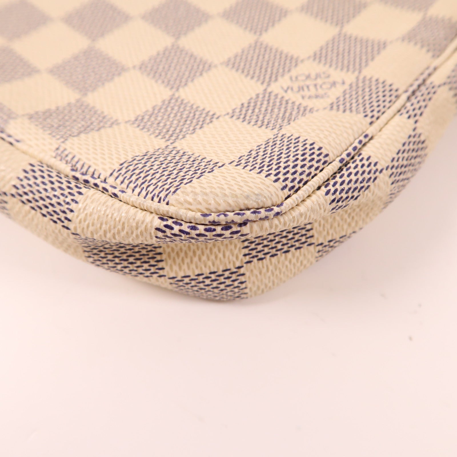 LOUIS VUITTON Damier Azur Pochette Accessoires Bag金扣肩背袋白色