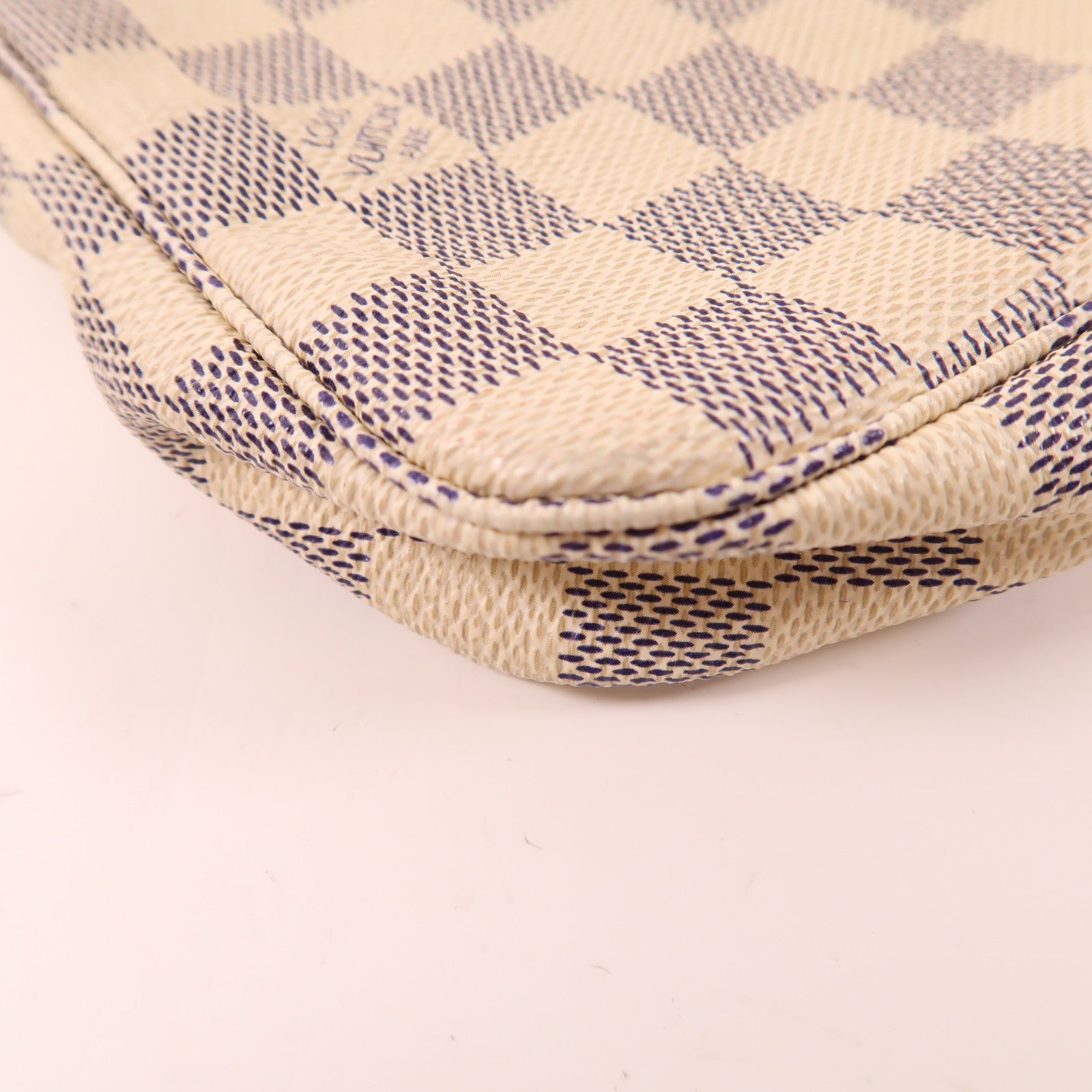 LOUIS VUITTON Damier Azur Pochette Accessoires Bag金扣肩背袋白色