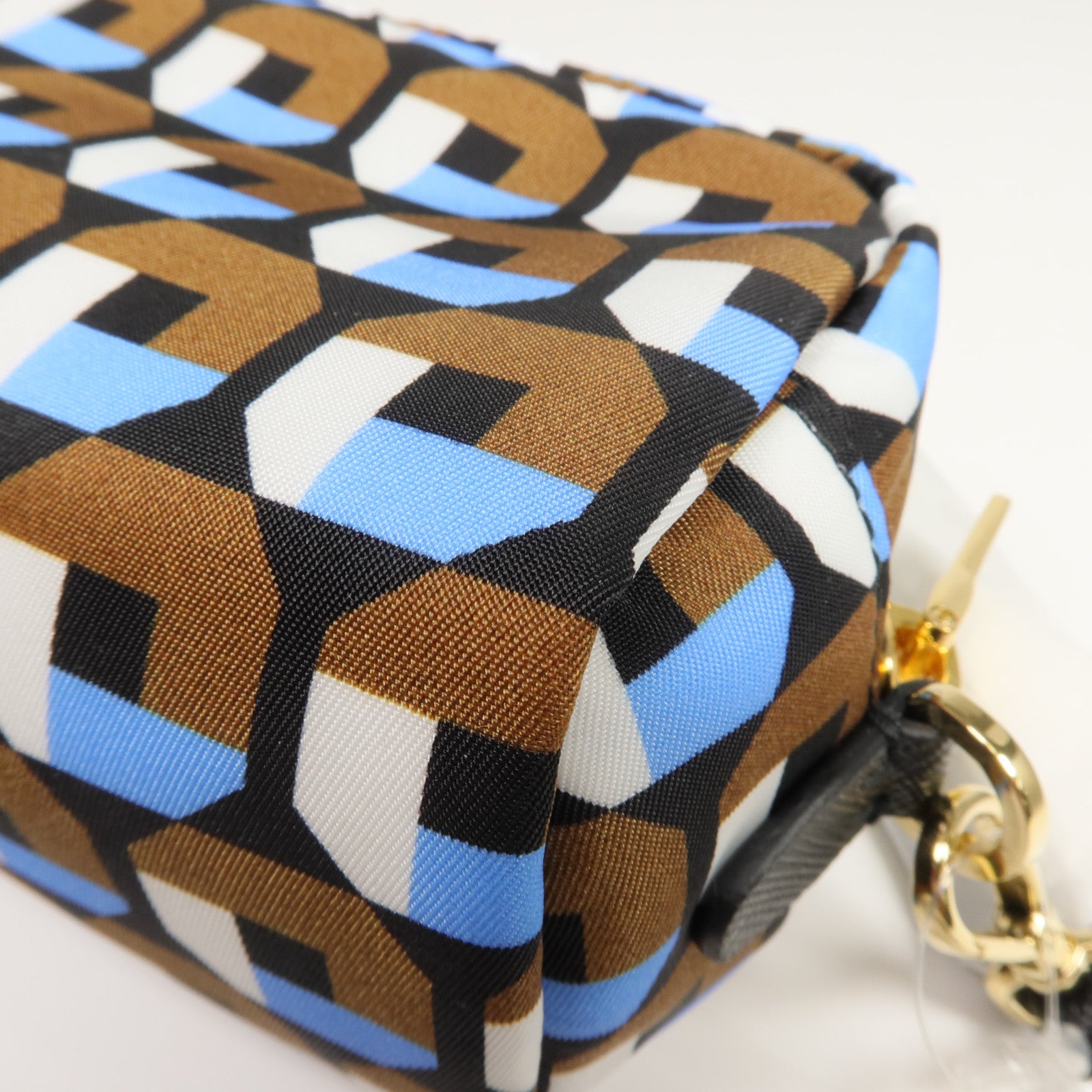 PRADA 尼龍Pouch金扣手拿包