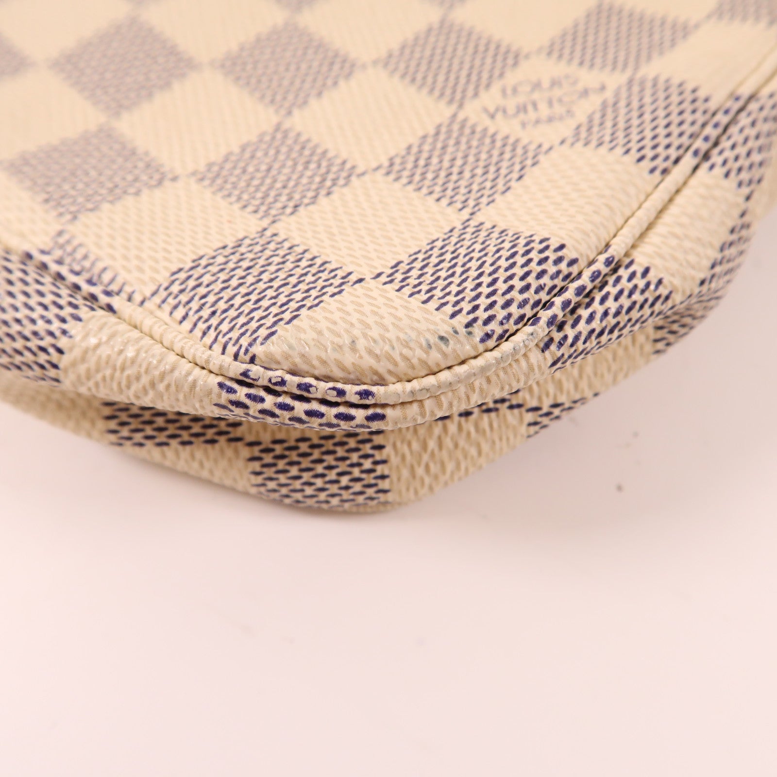 LOUIS VUITTON Damier Azur Pochette Accessoires Bag金扣肩背袋白色