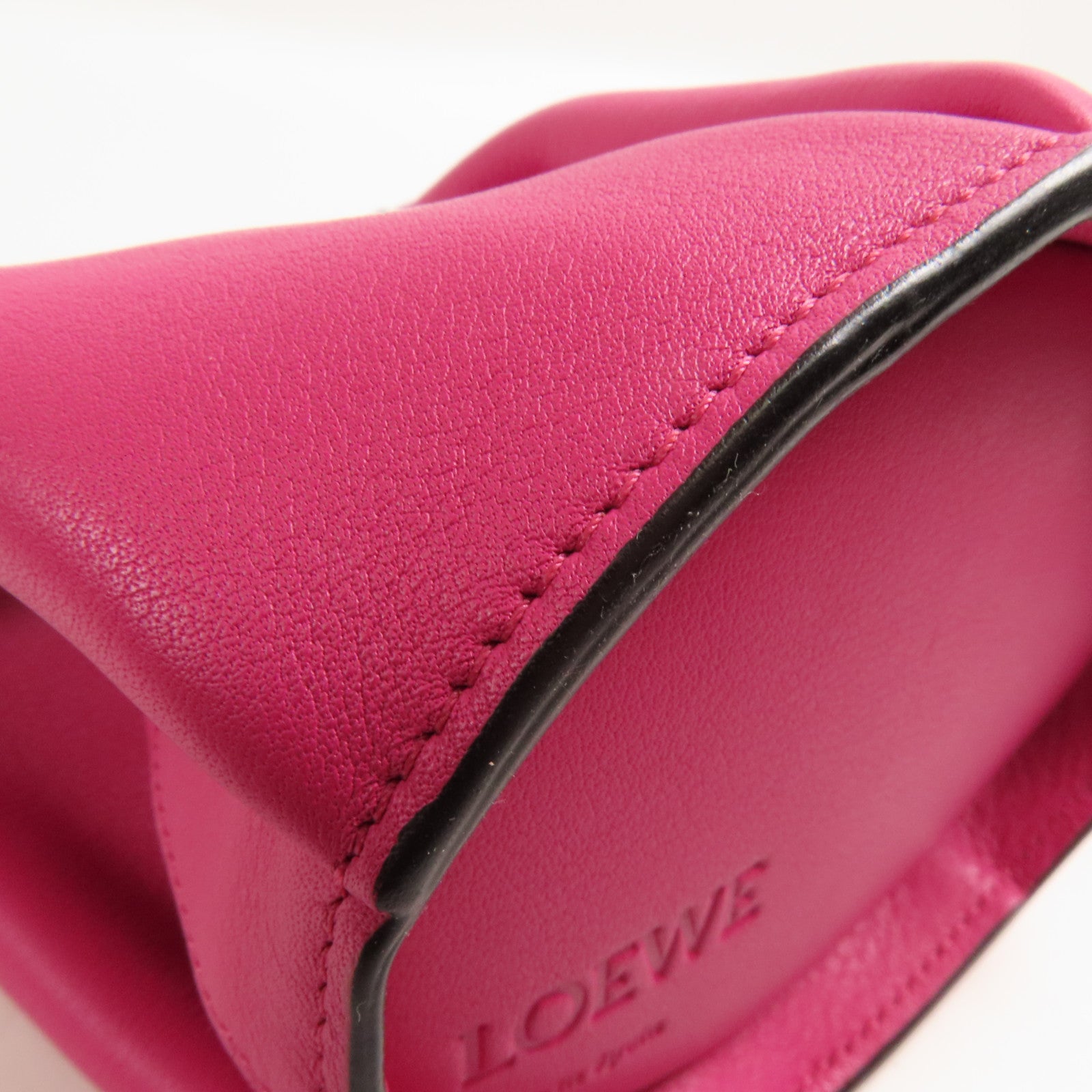 LOEWE 牛皮皮革Elephant Bag金扣肩背袋