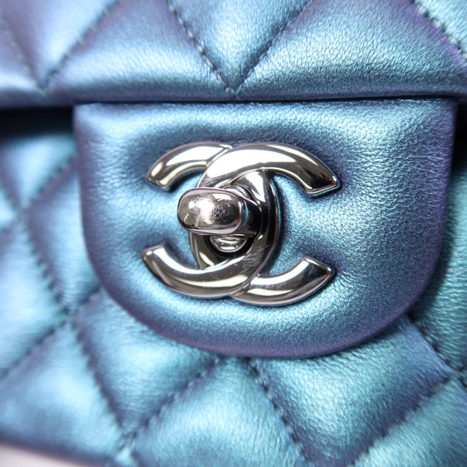 CHANEL 羊皮皮革Classic Flap Iridescent銀扣鏈帶肩背袋