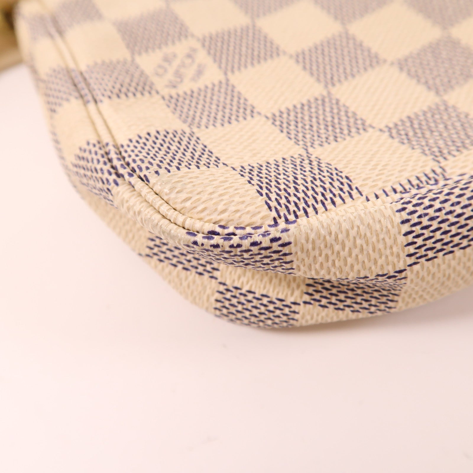 LOUIS VUITTON Damier Azur Pochette Accessoires Bag金扣肩背袋白色