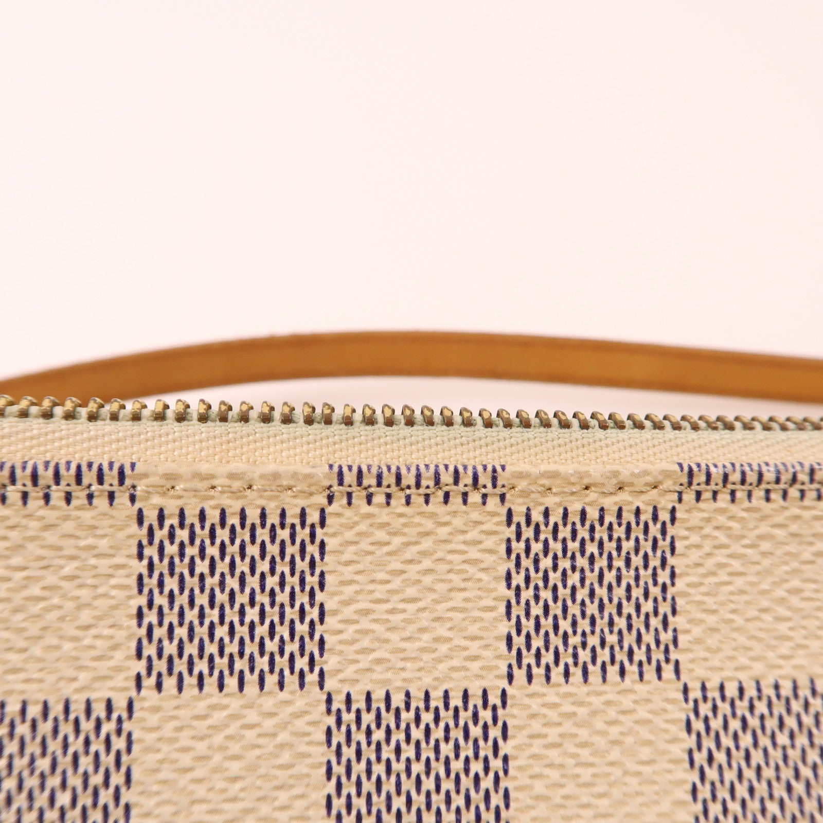 LOUIS VUITTON Damier Azur Pochette Accessoires Bag金扣肩背袋白色