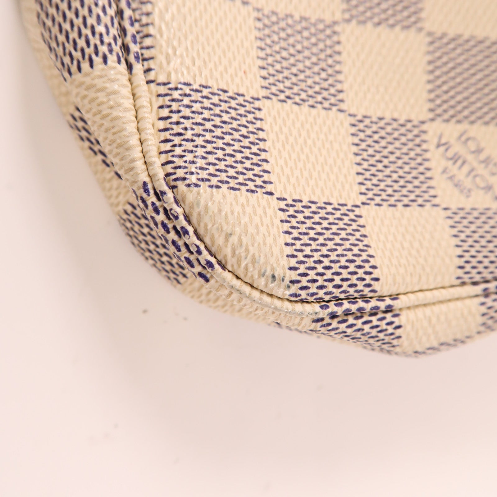 LOUIS VUITTON Damier Azur Pochette Accessoires Bag金扣肩背袋白色