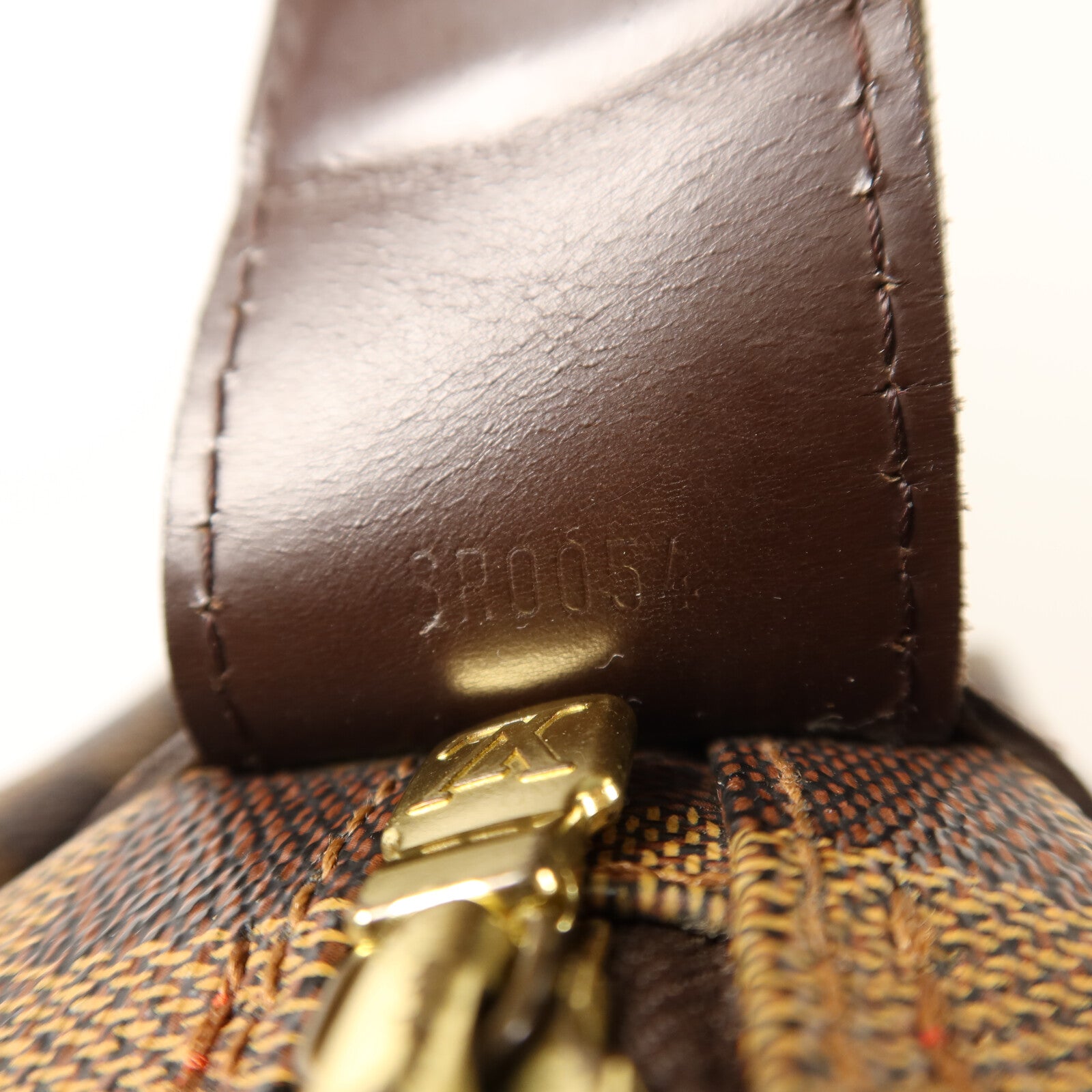 LOUIS VUITTON Damier Naviglio金扣肩背袋