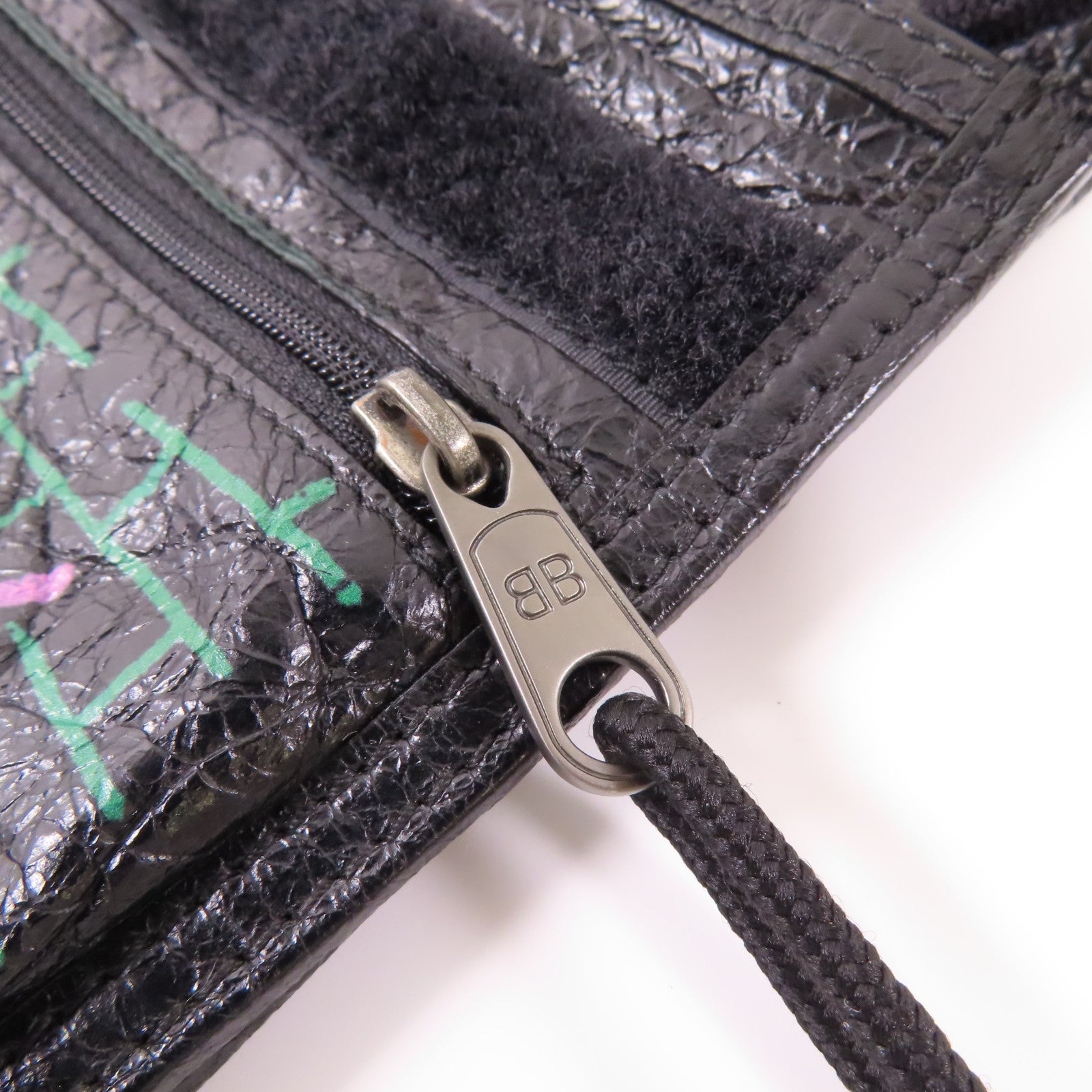 BALENCIAGA 牛皮皮革Pouch Graffiti肩背袋