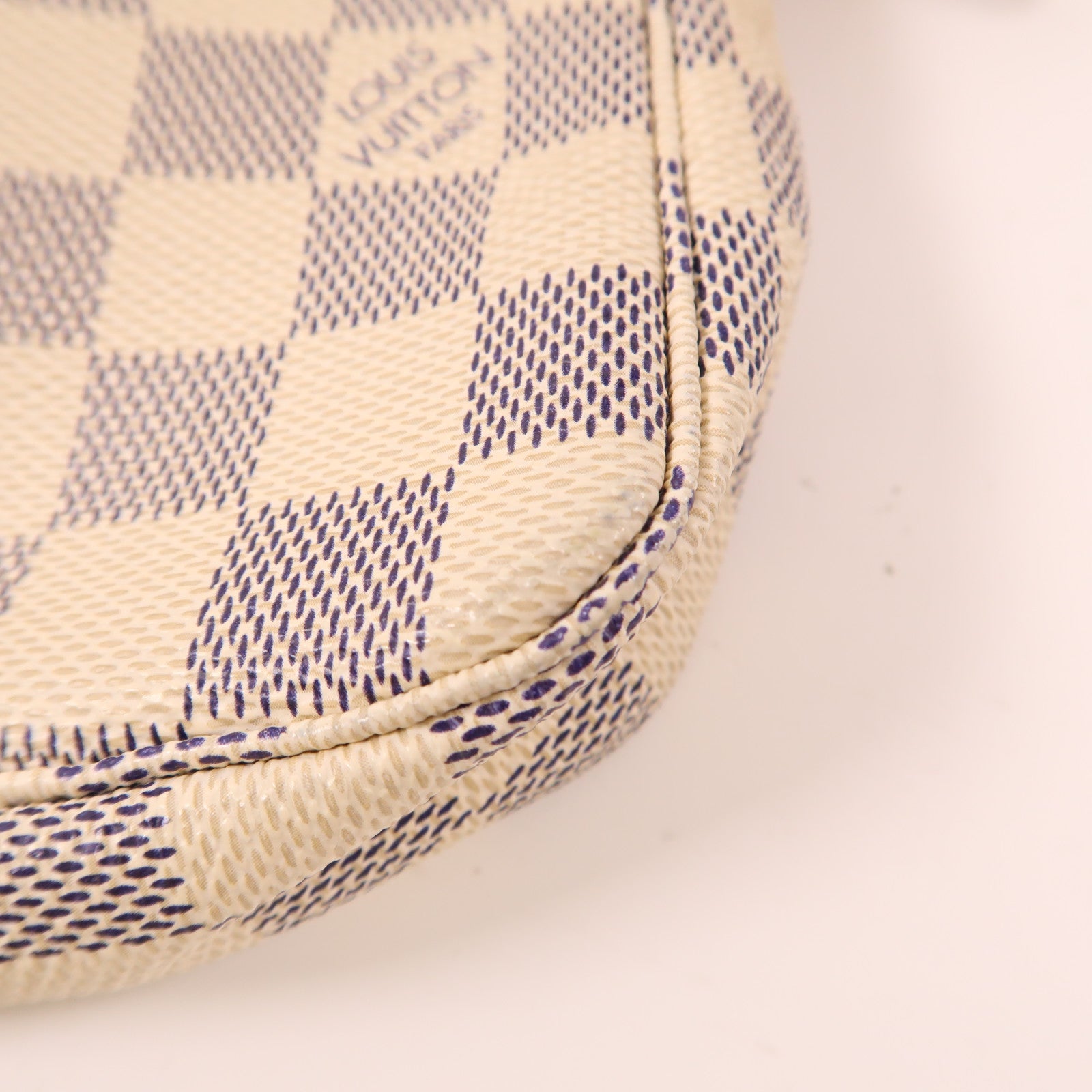 LOUIS VUITTON Damier Azur Pochette Accessoires Bag金扣肩背袋白色