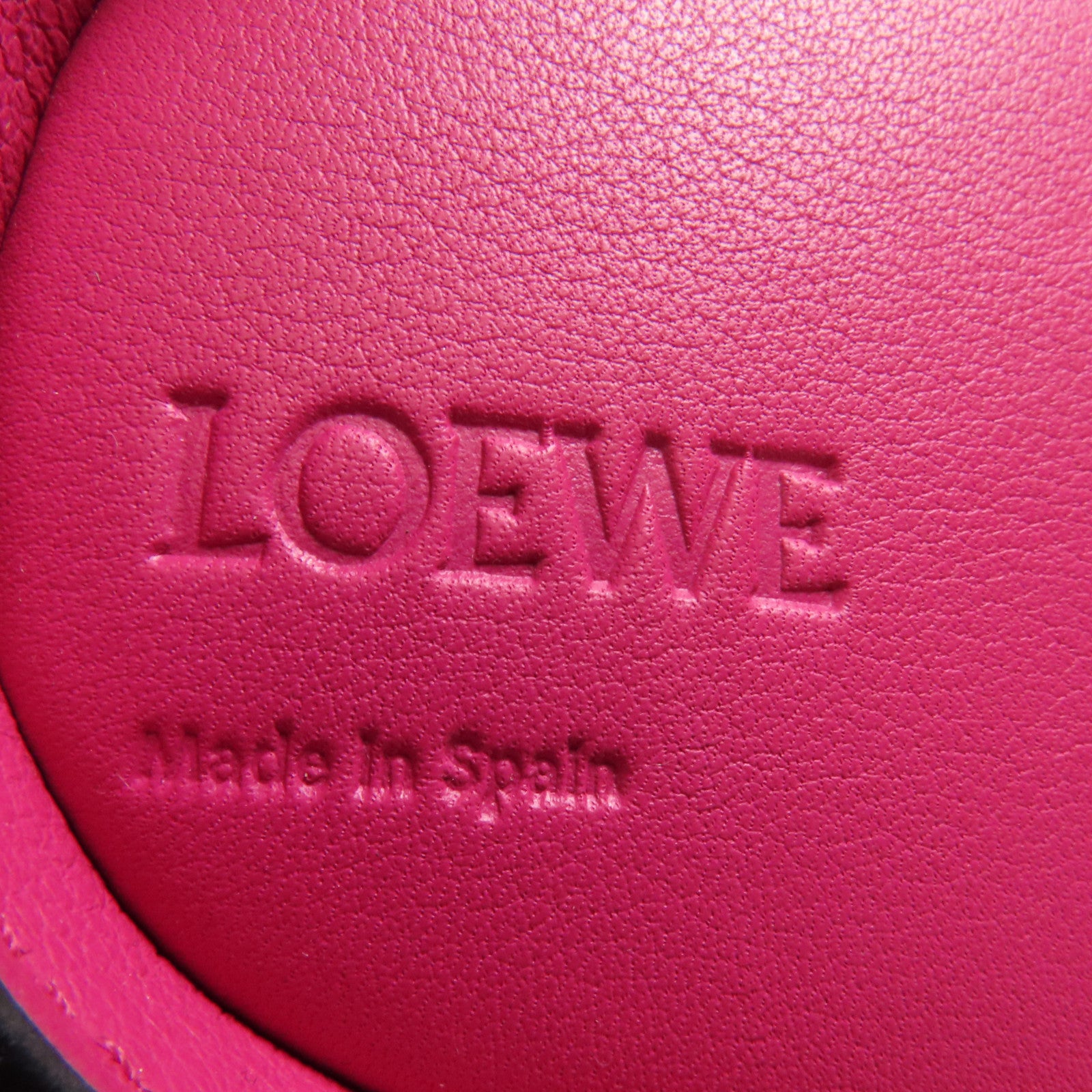 LOEWE 牛皮皮革Elephant Bag金扣肩背袋