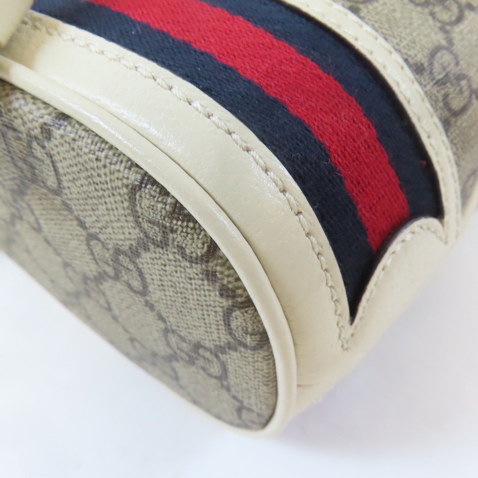 GUCCI 塗層帆布Ophidia GG Mini Bucket金扣肩背袋啡色/白色