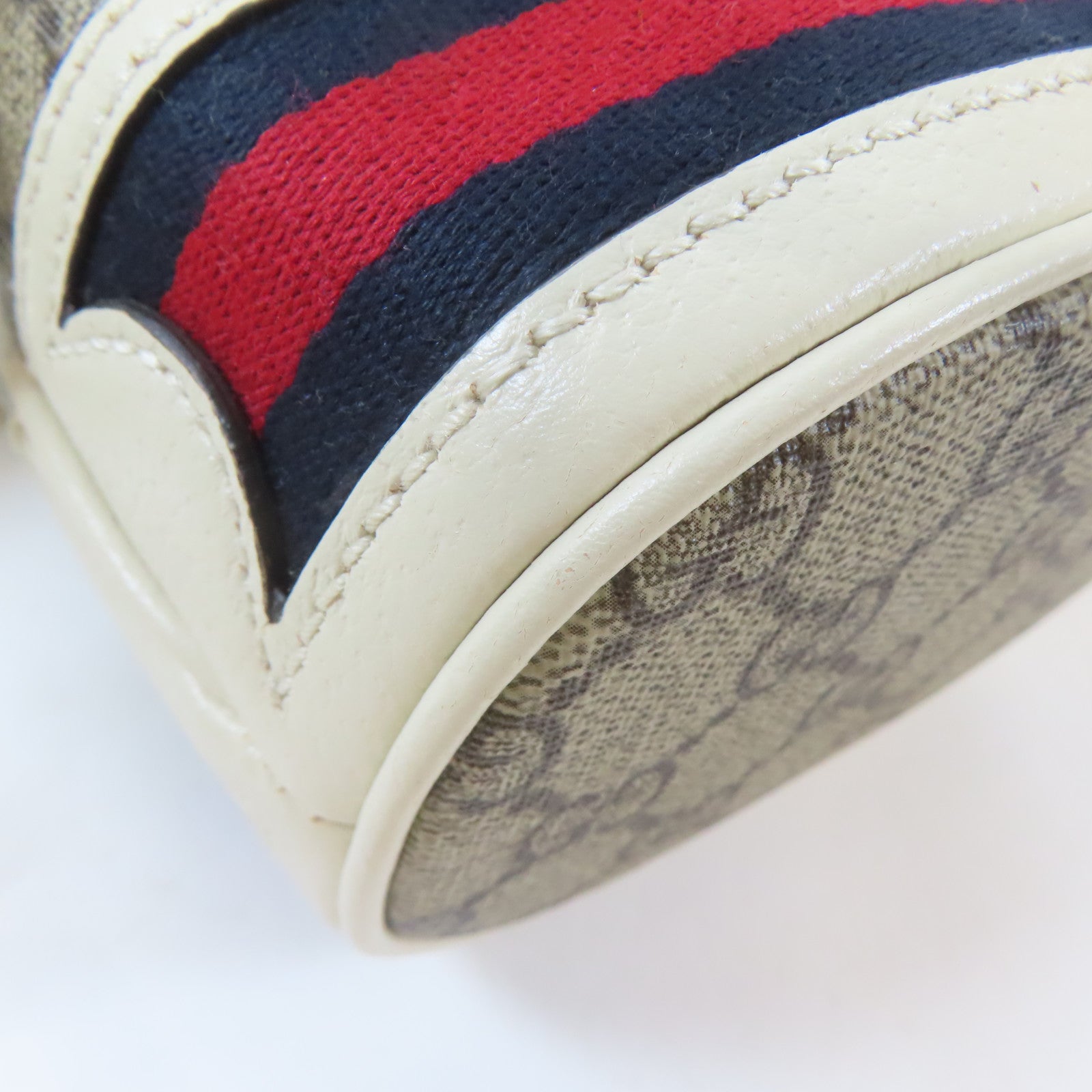 GUCCI 塗層帆布Ophidia GG Mini Bucket金扣肩背袋啡色/白色
