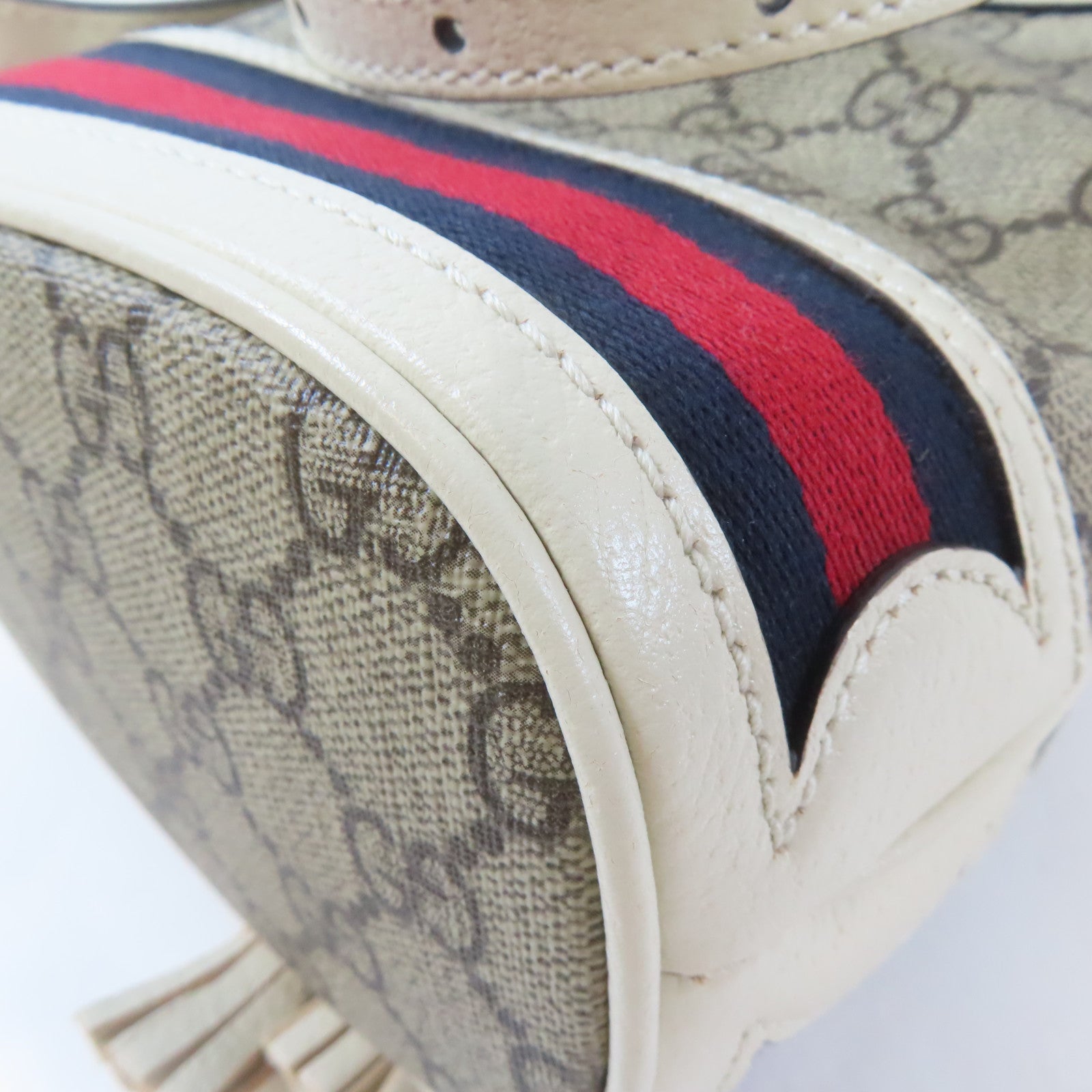 GUCCI 塗層帆布Ophidia GG Mini Bucket金扣肩背袋啡色/白色