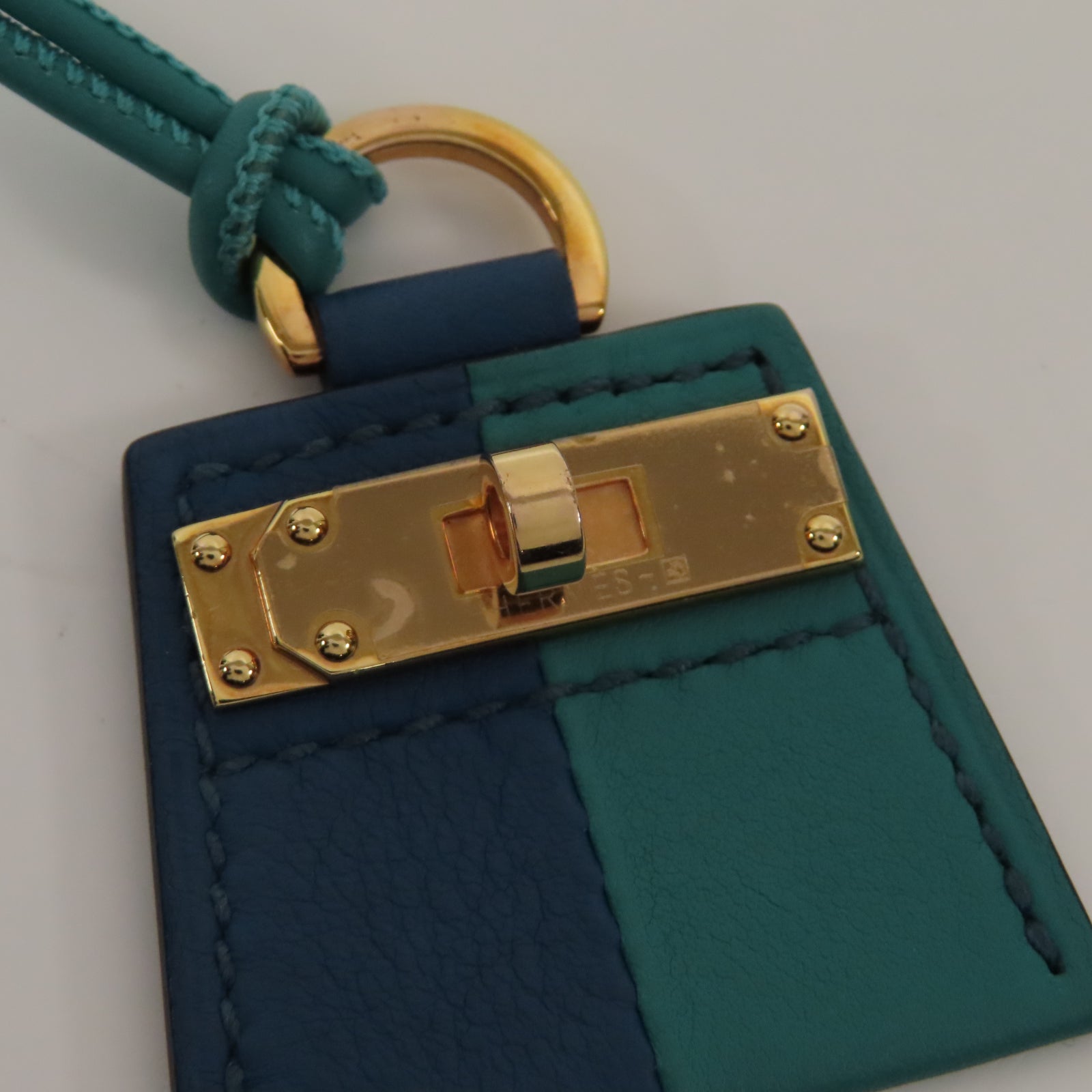 HERMES 【激減優惠】牛皮皮革Kelly Charm金扣掛飾藍色/綠色