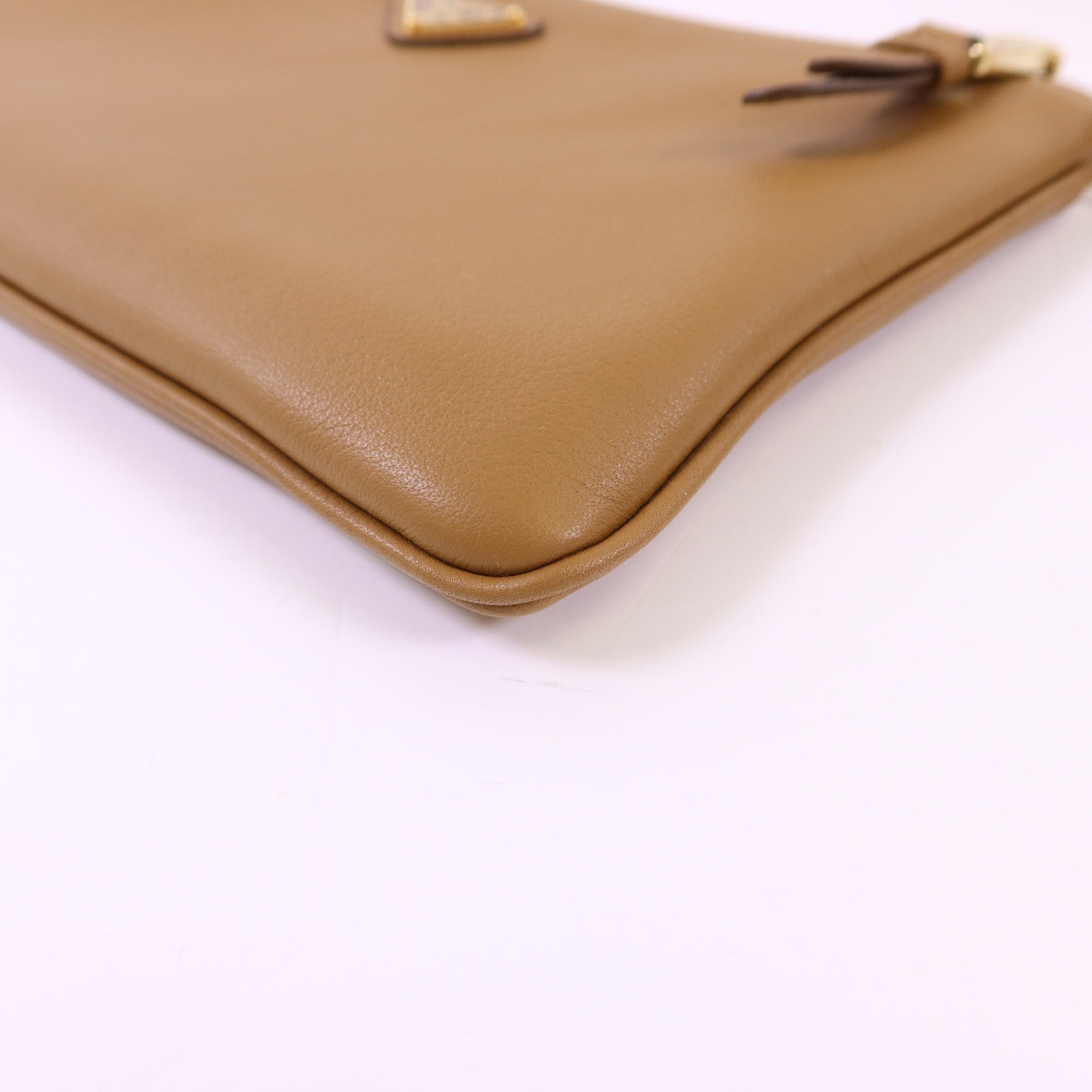 PRADA 牛皮皮革Shoulder Pouch金扣肩背袋