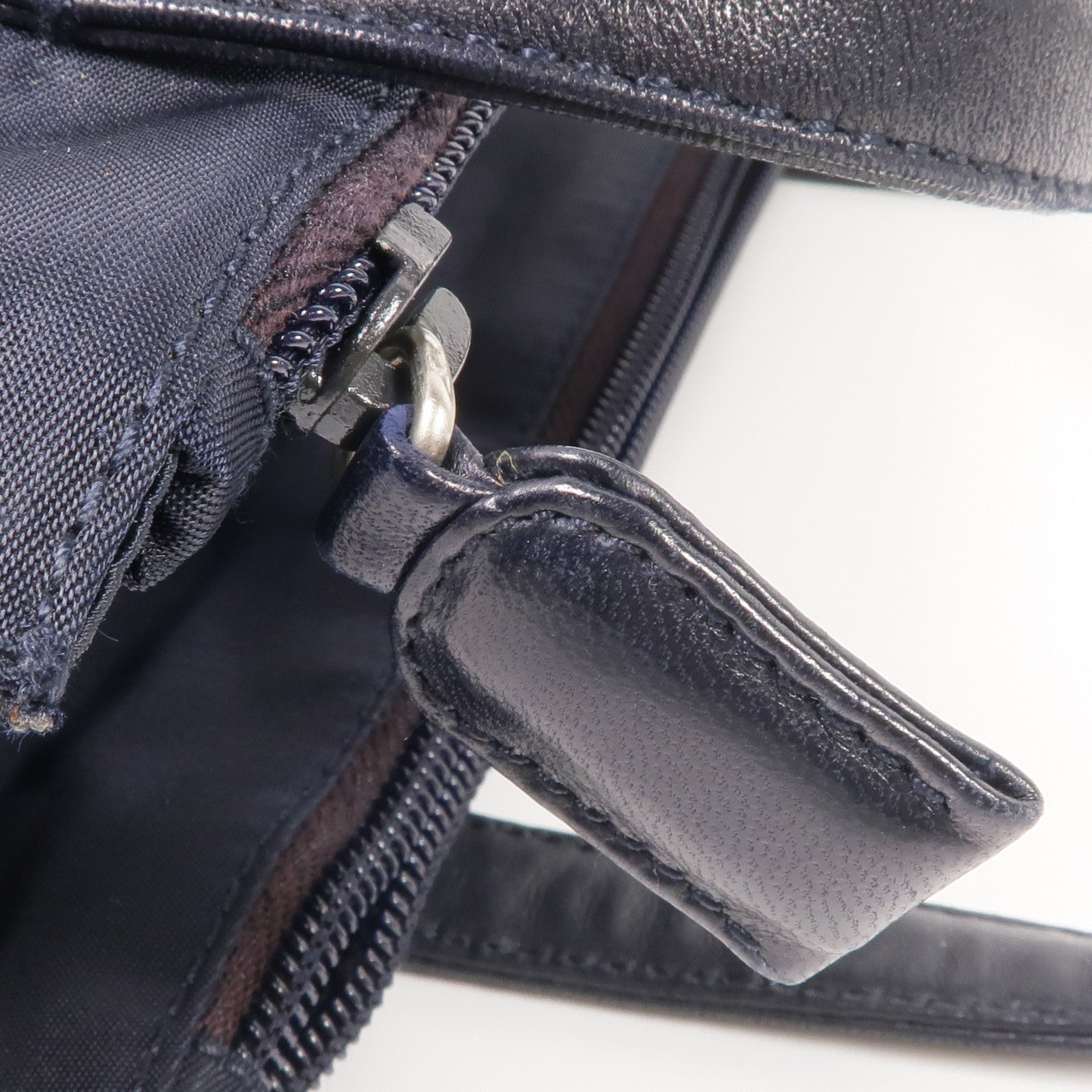 PRADA 尼龍Shoulder Bag銀扣肩背袋