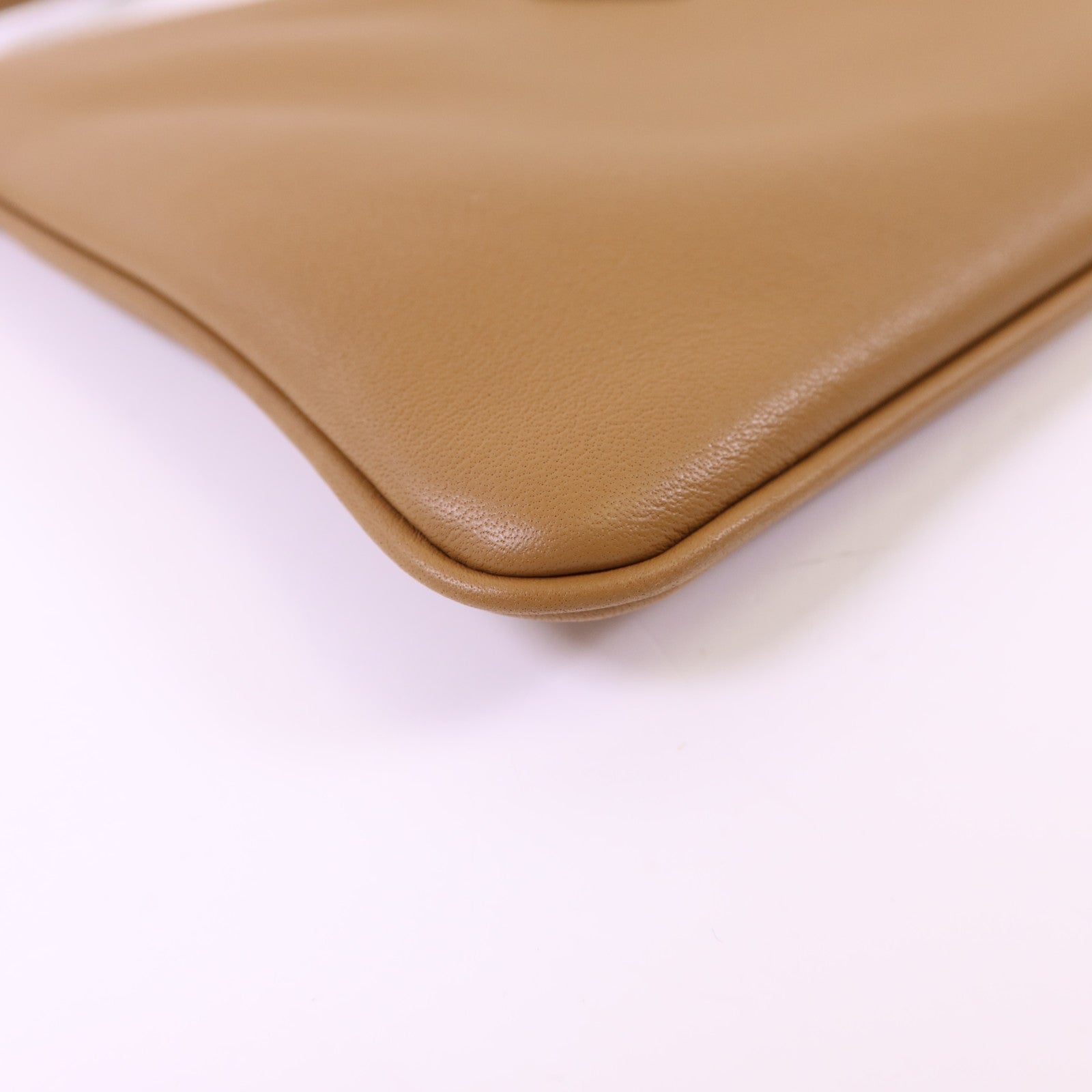 PRADA 牛皮皮革Shoulder Pouch金扣肩背袋