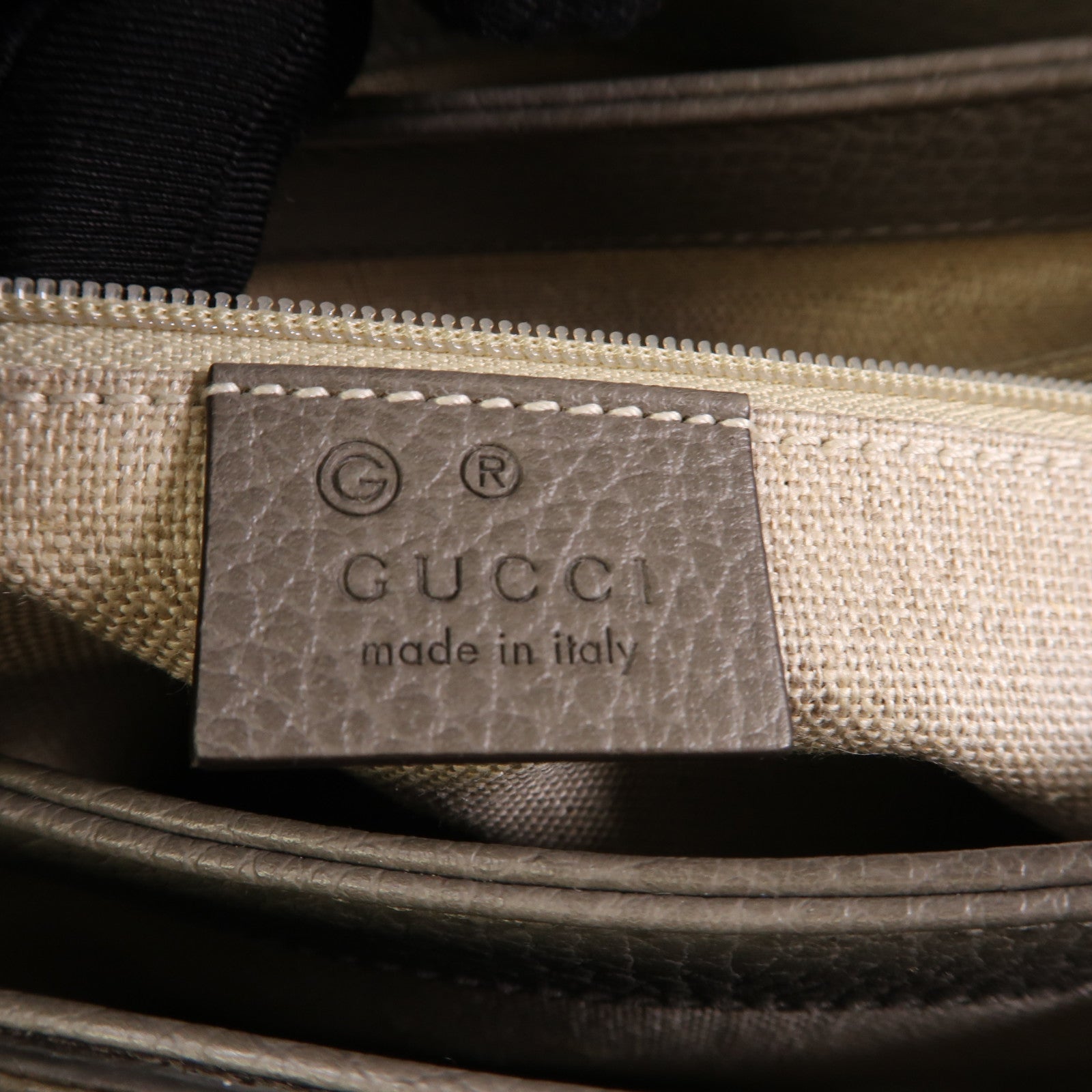 GUCCI 牛皮皮革Chain Shoulder Bag金扣鏈帶肩背袋灰色