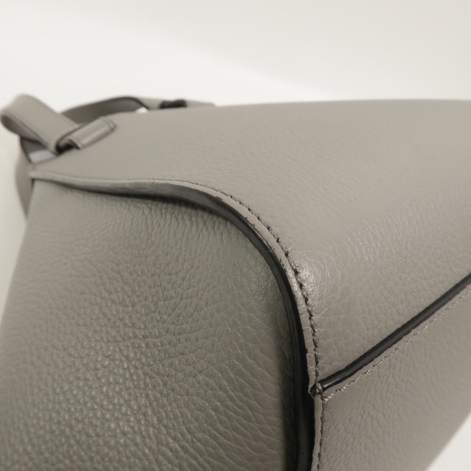 LOEWE 牛皮皮革Hammock Small肩背袋